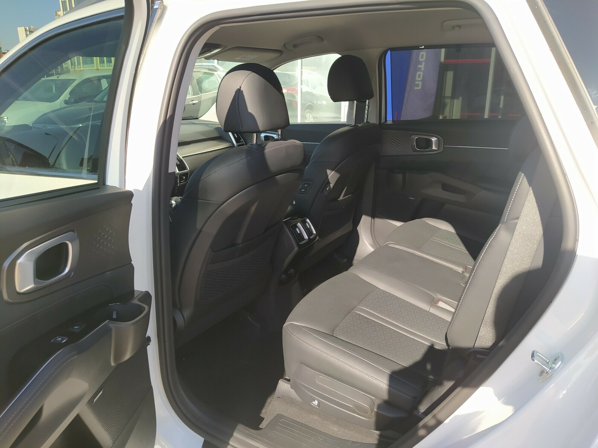 KIA Sorento миниатюра 6