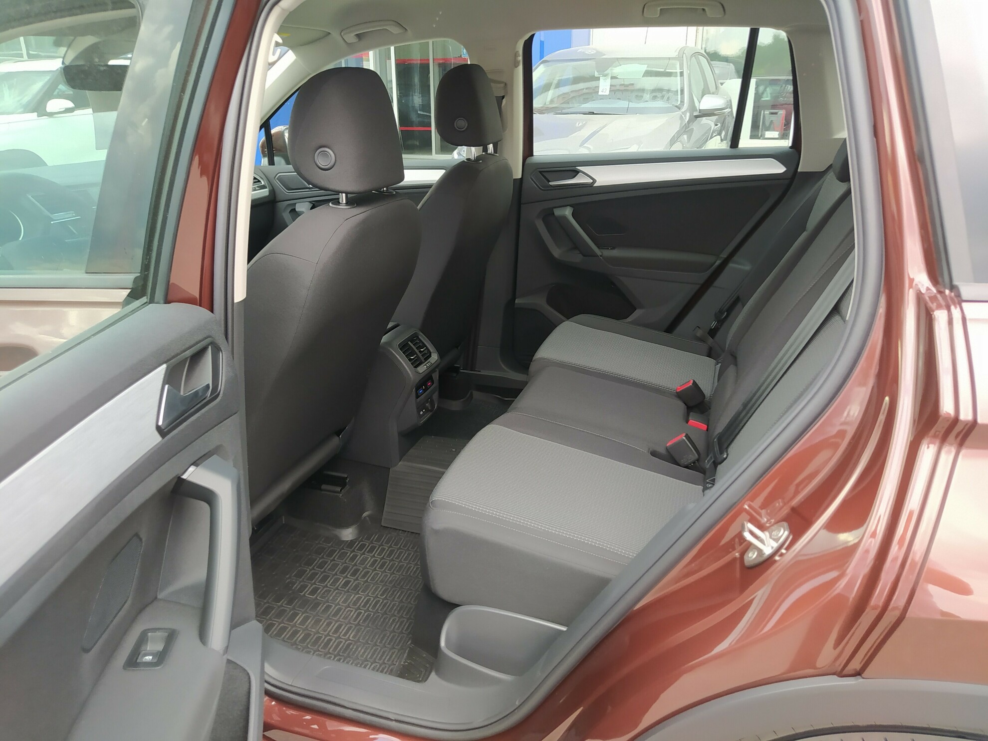 VOLKSWAGEN Tiguan миниатюра 4