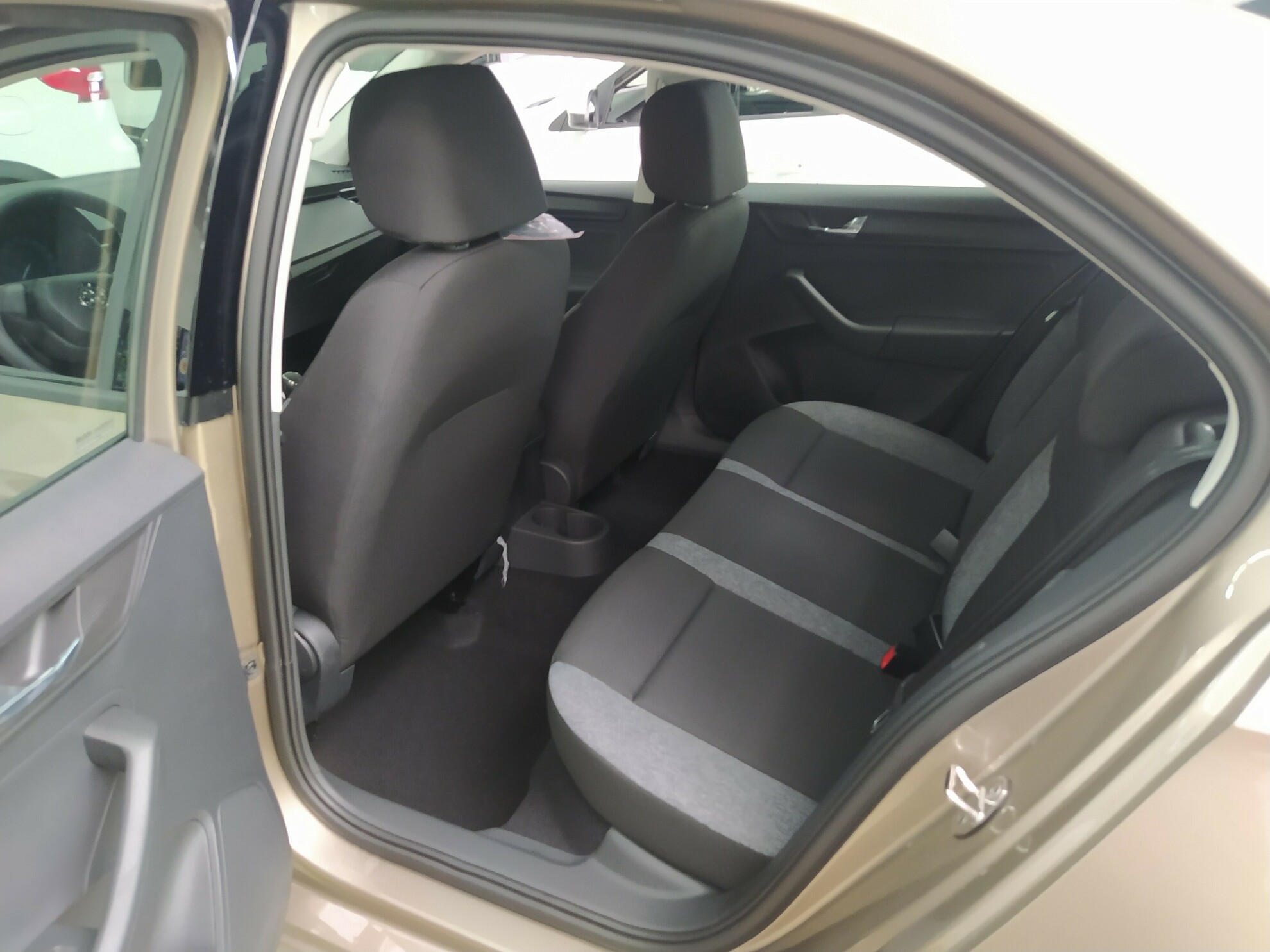SKODA Rapid миниатюра 6