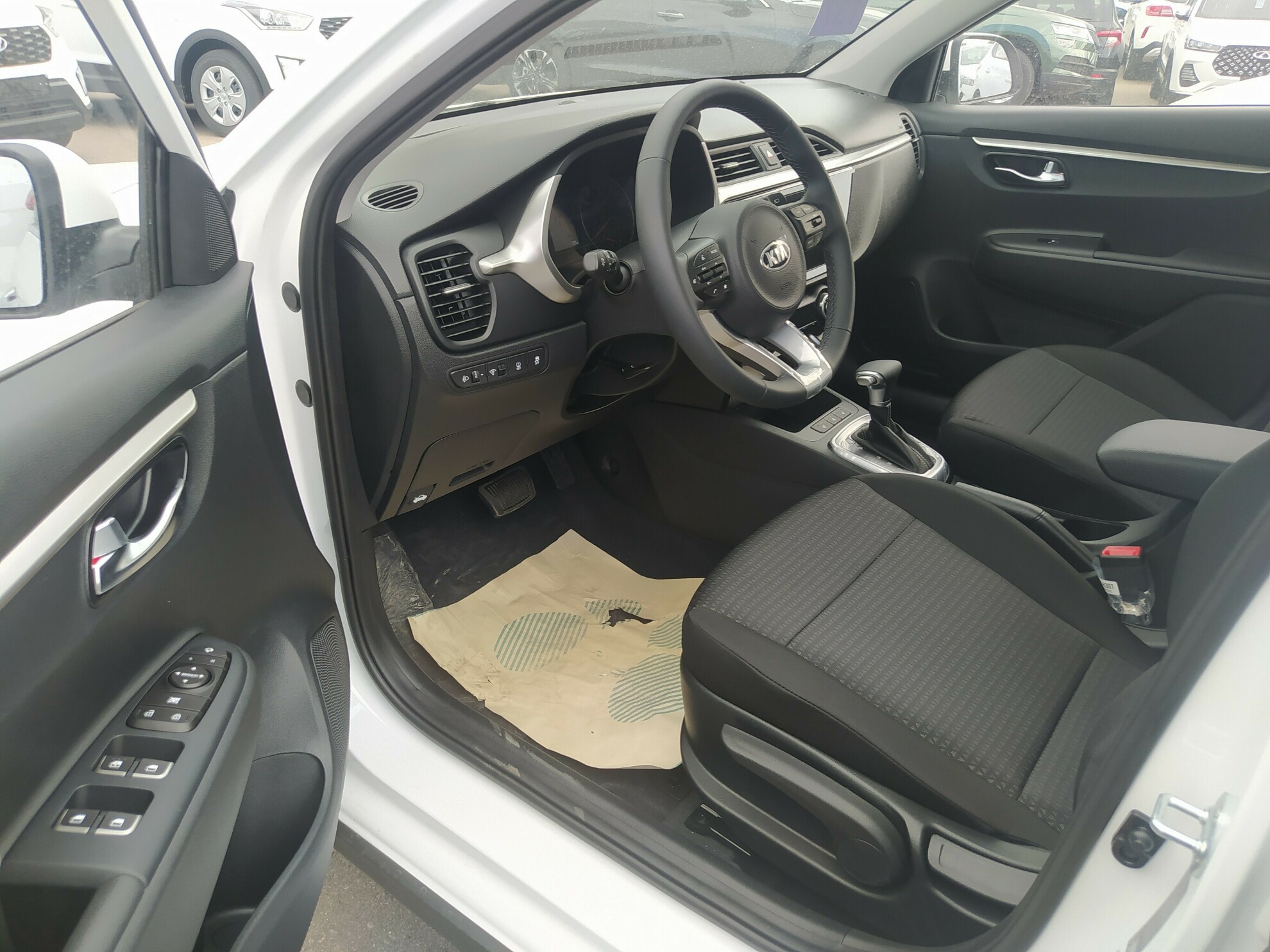 KIA Rio X миниатюра 5