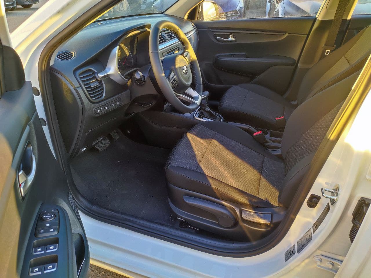 KIA Rio миниатюра 5