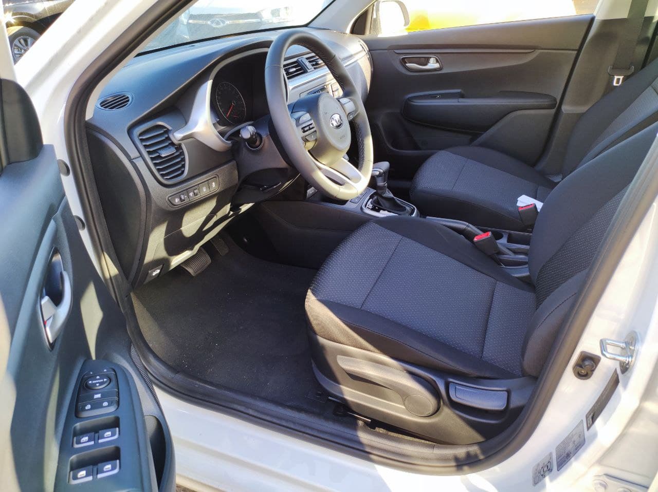 KIA Rio миниатюра 5