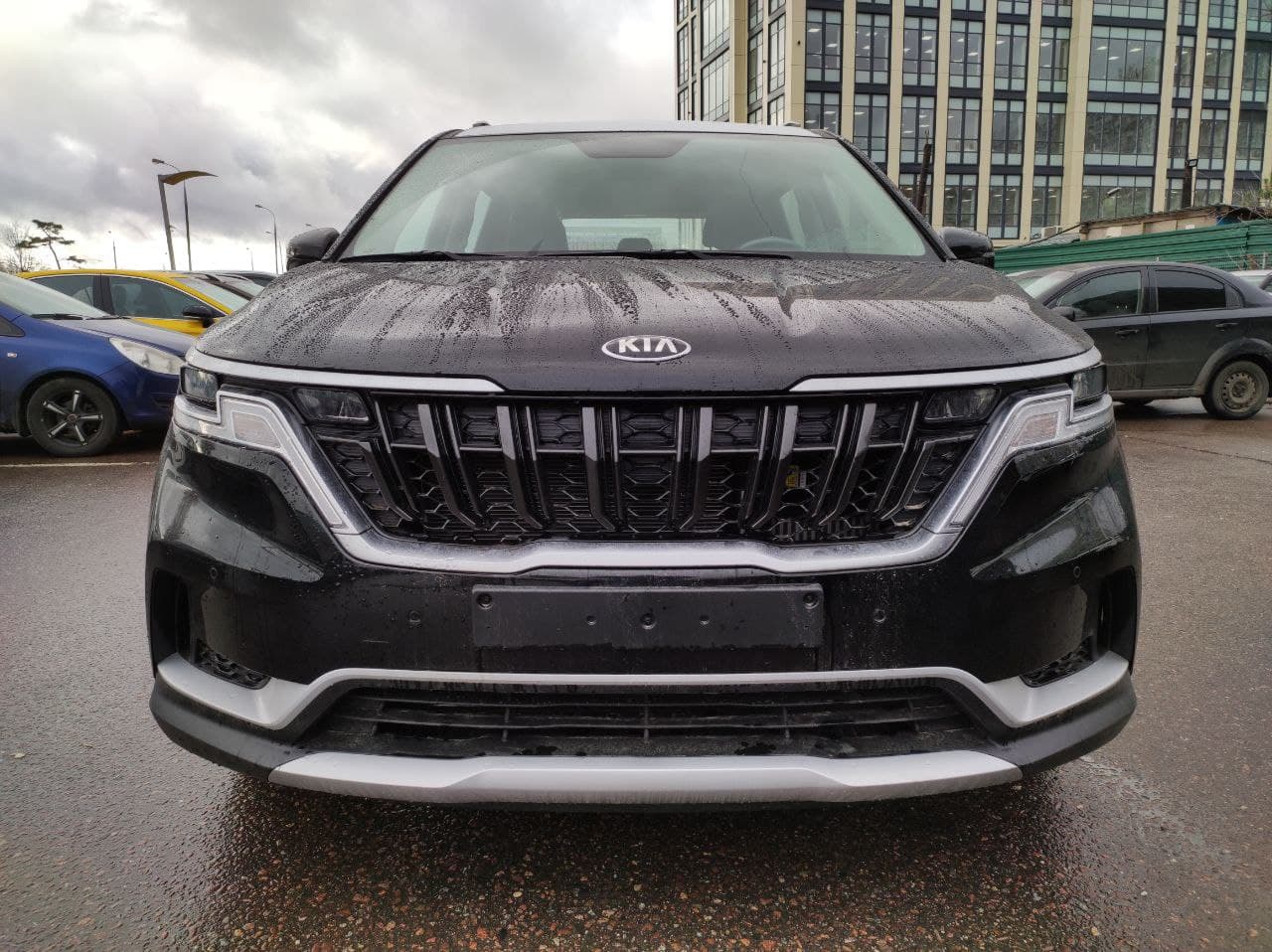 KIA Carnival миниатюра 2