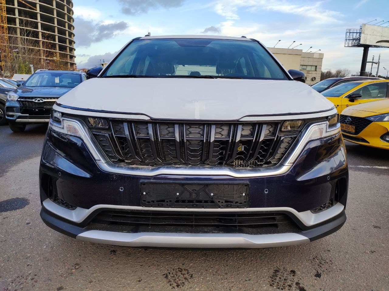 KIA Carnival миниатюра 2