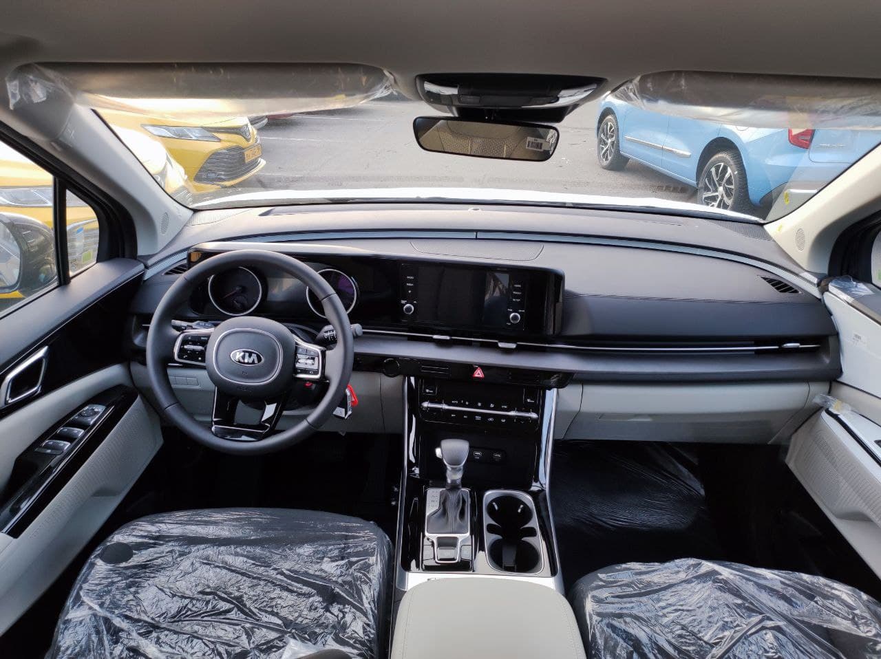 KIA Carnival миниатюра 5