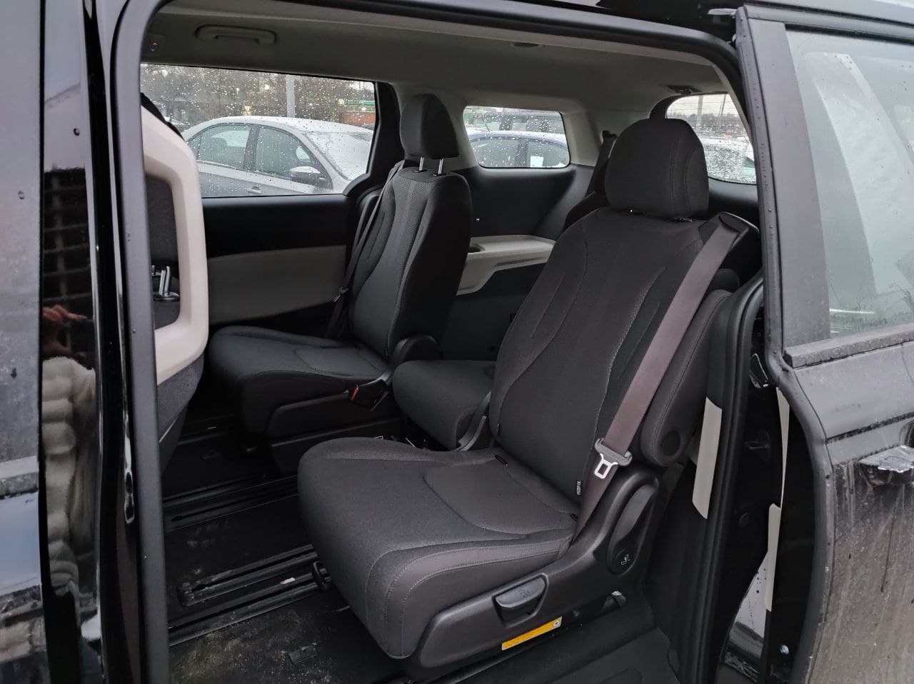 KIA Carnival миниатюра 4