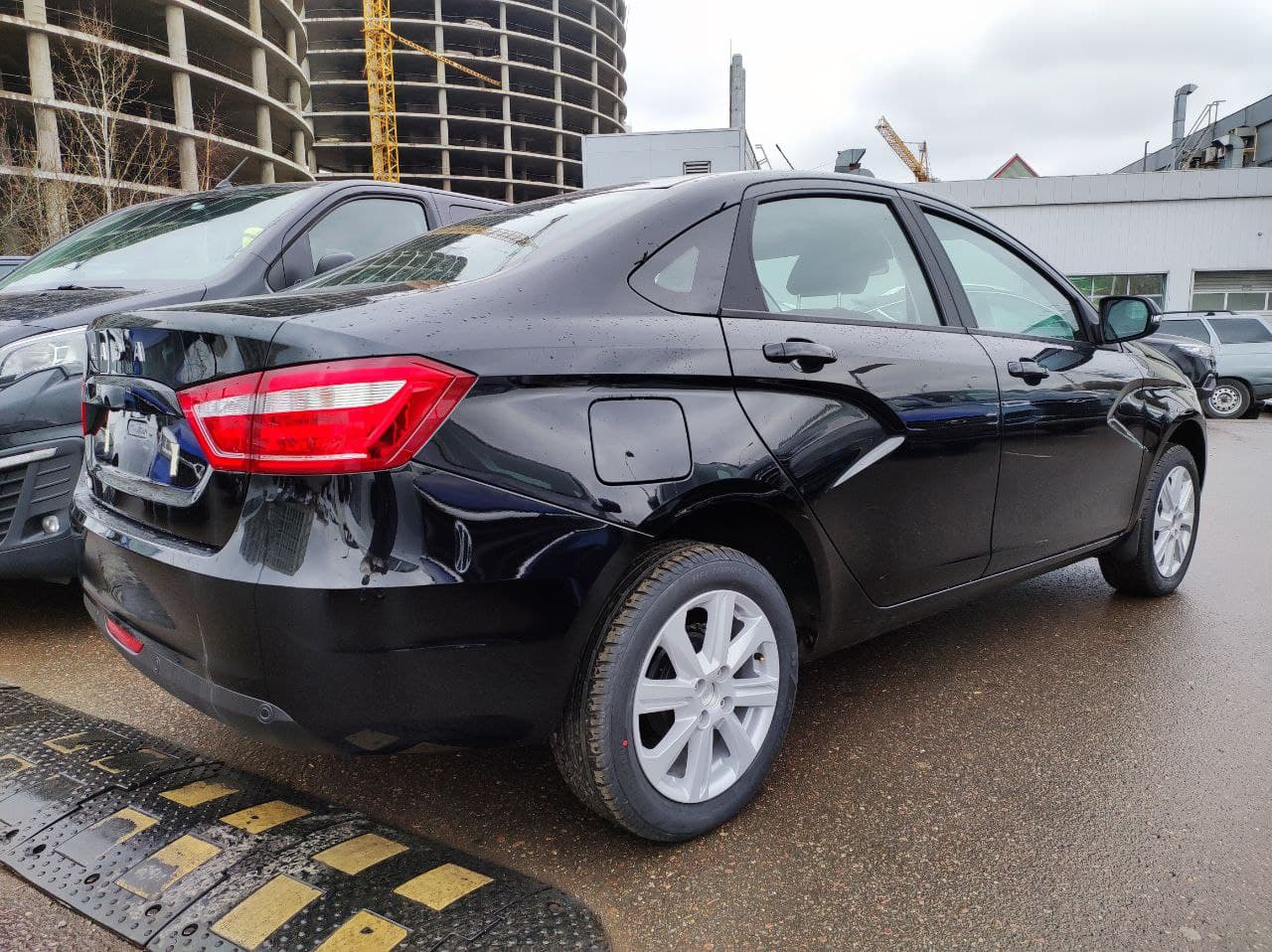 LADA Vesta миниатюра 3