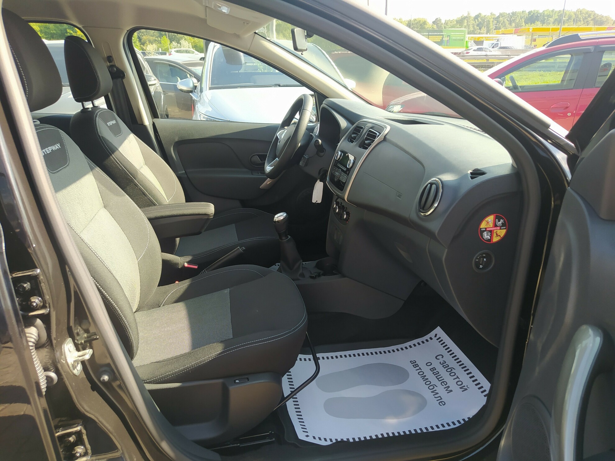 RENAULT Logan Stepway миниатюра 9