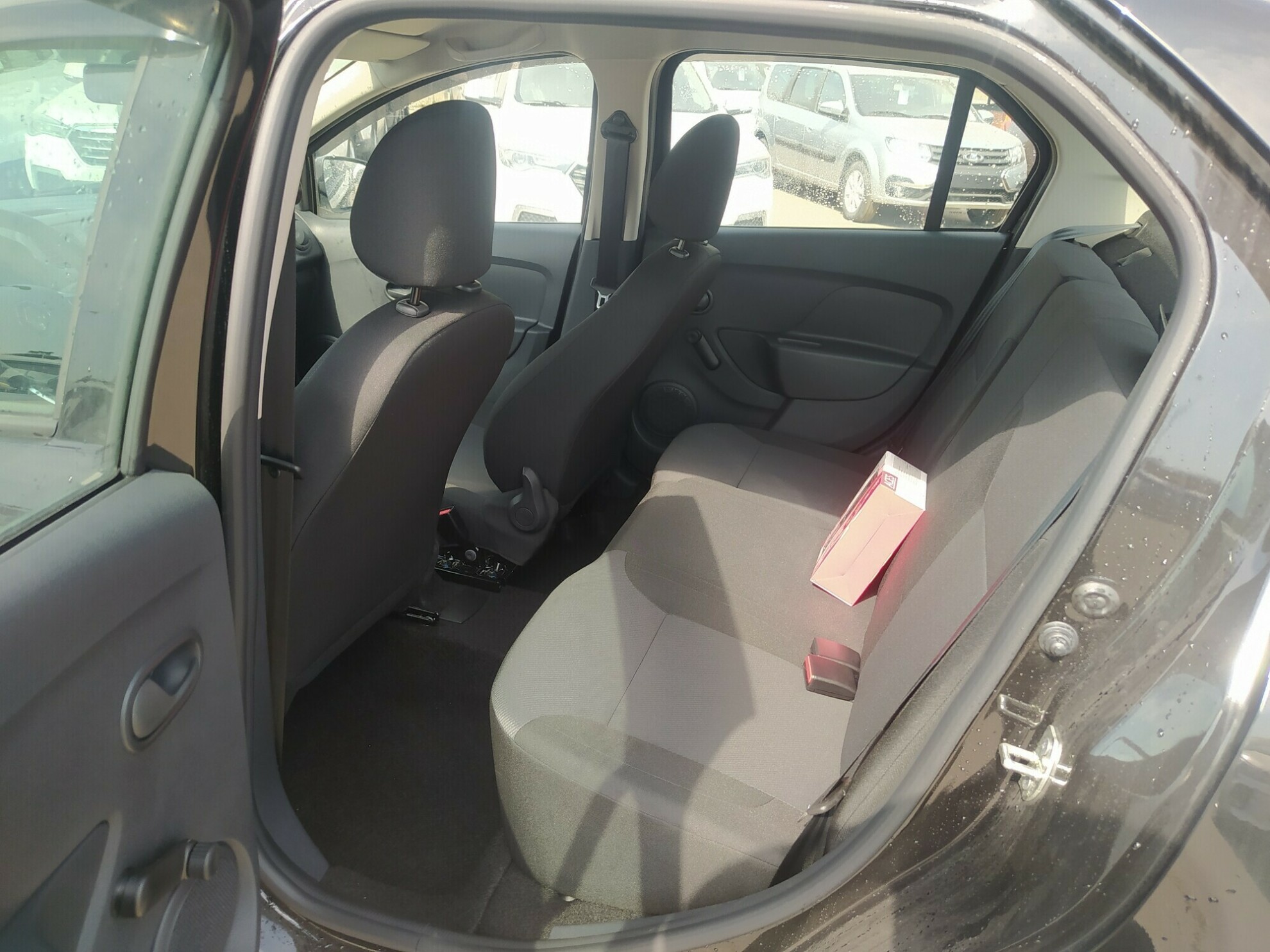 RENAULT Logan миниатюра 9
