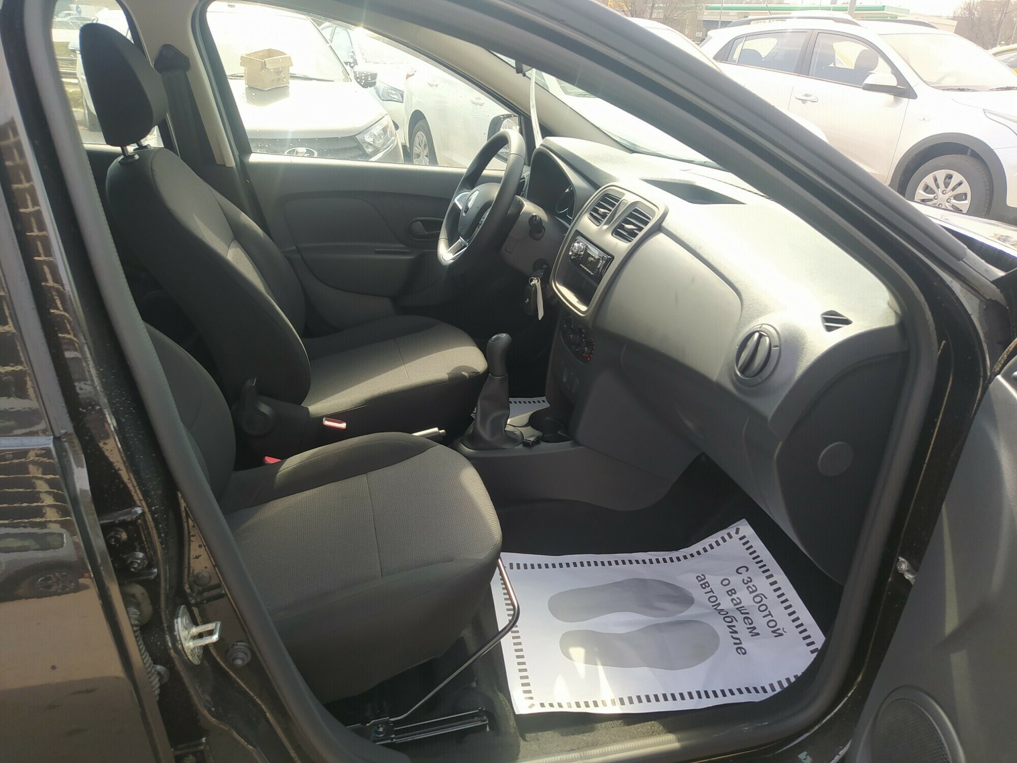 RENAULT Logan миниатюра 8