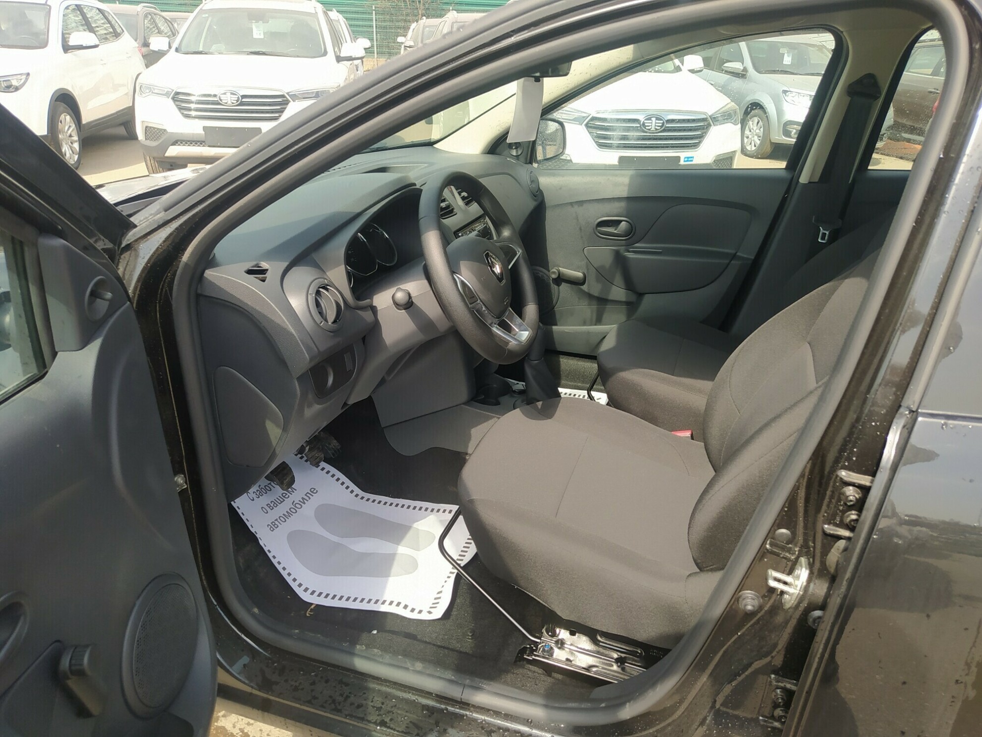 RENAULT Logan миниатюра 7