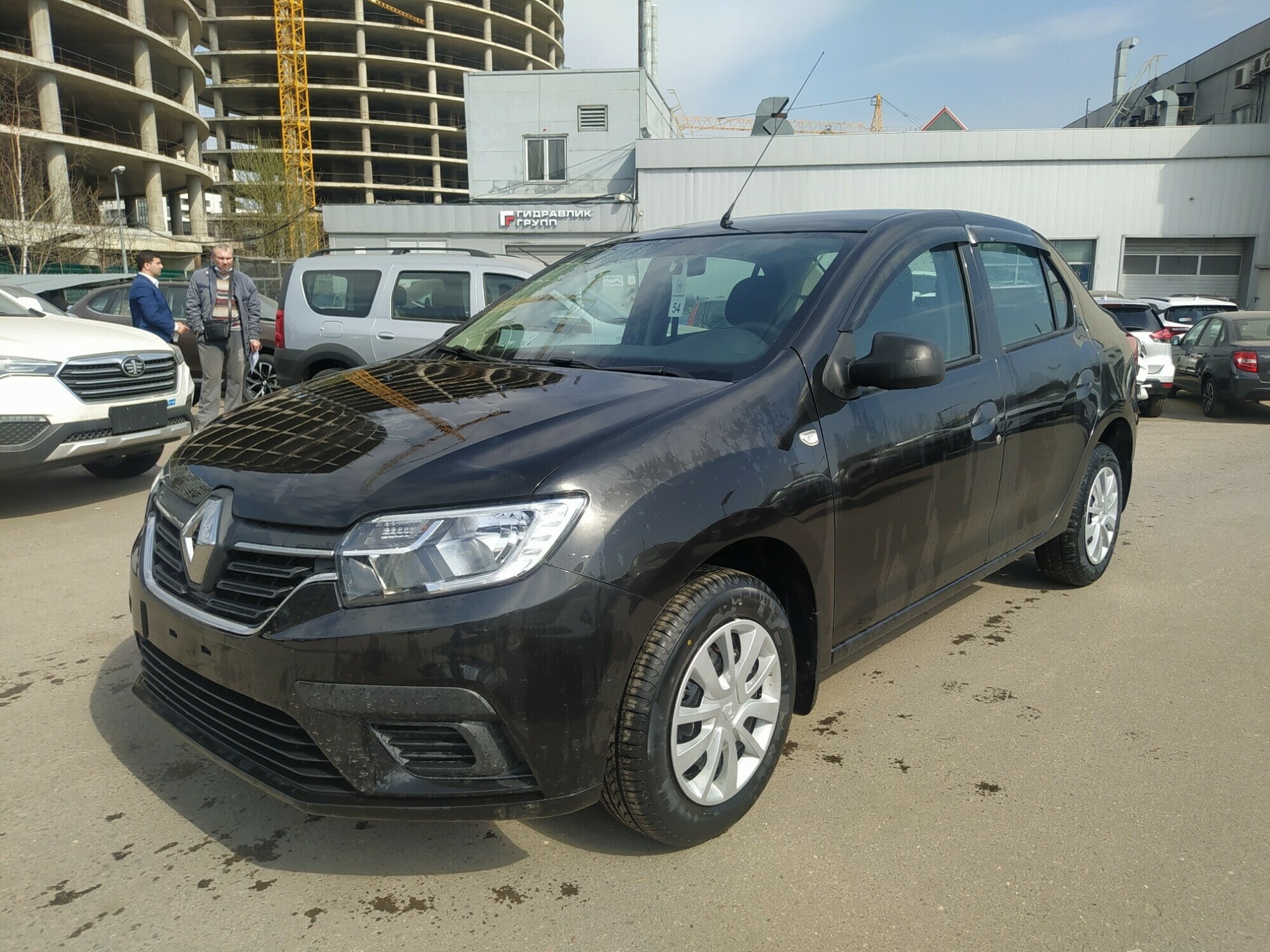 Превью RENAULT Logan