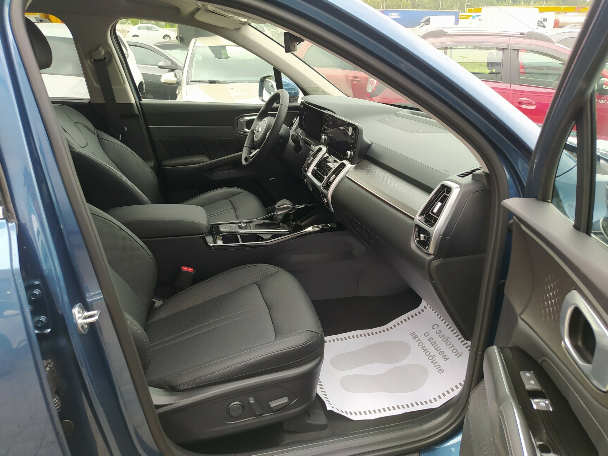 KIA Sorento миниатюра 8
