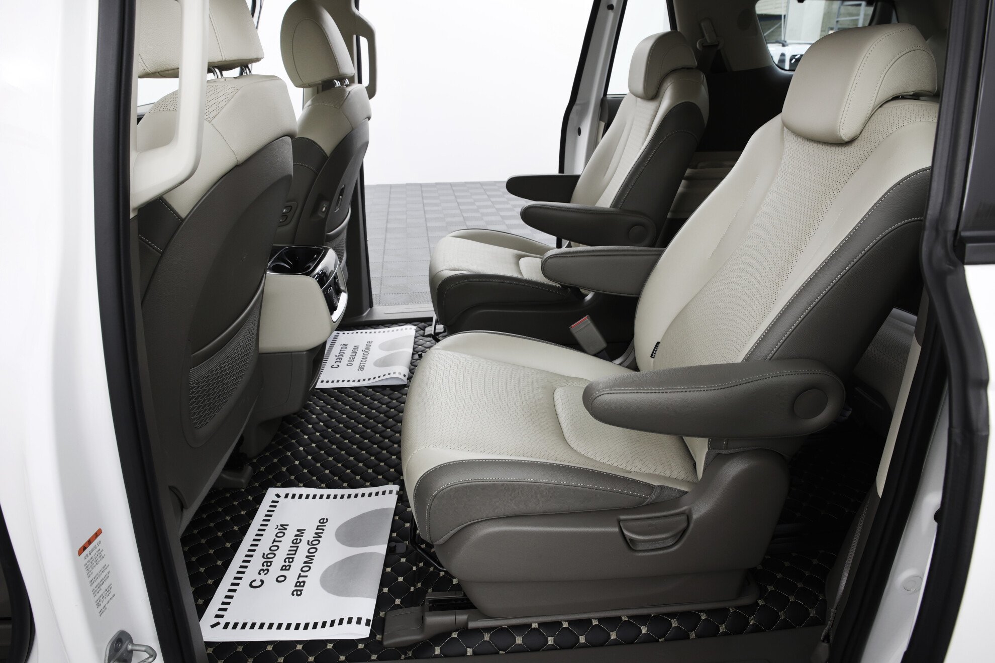 KIA Carnival миниатюра 9