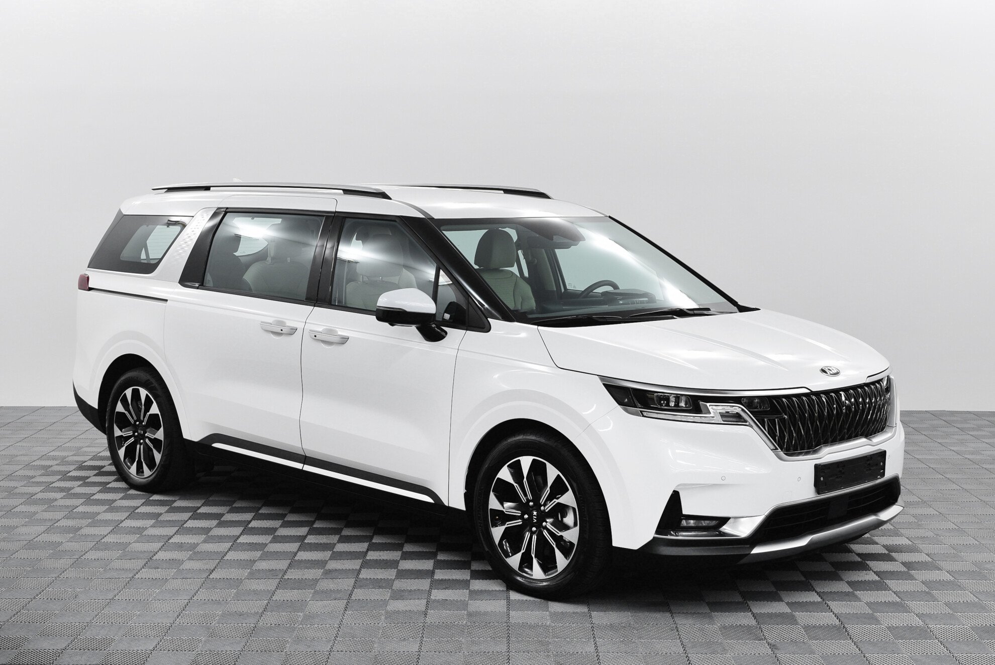 KIA Carnival миниатюра 3