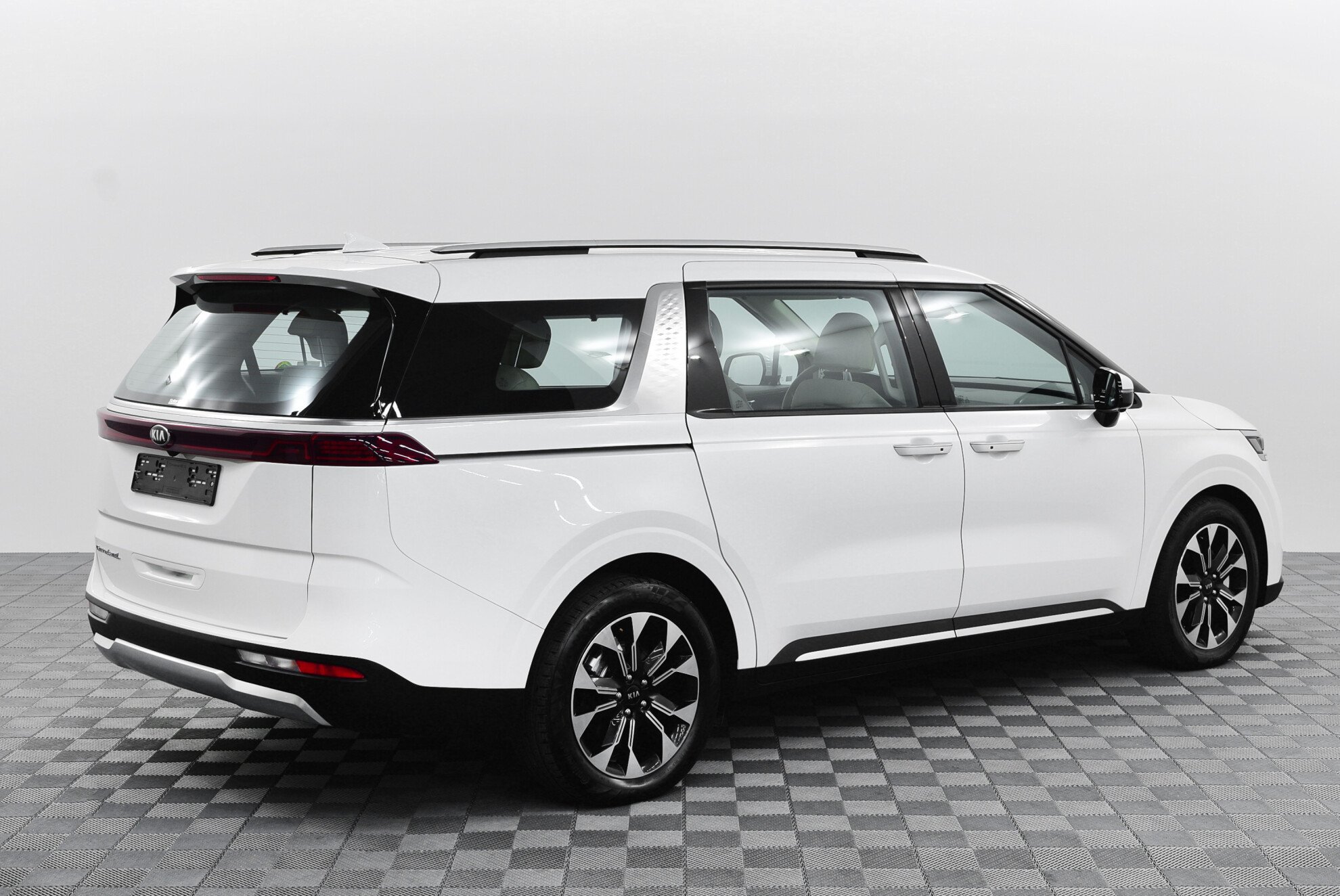 KIA Carnival миниатюра 4