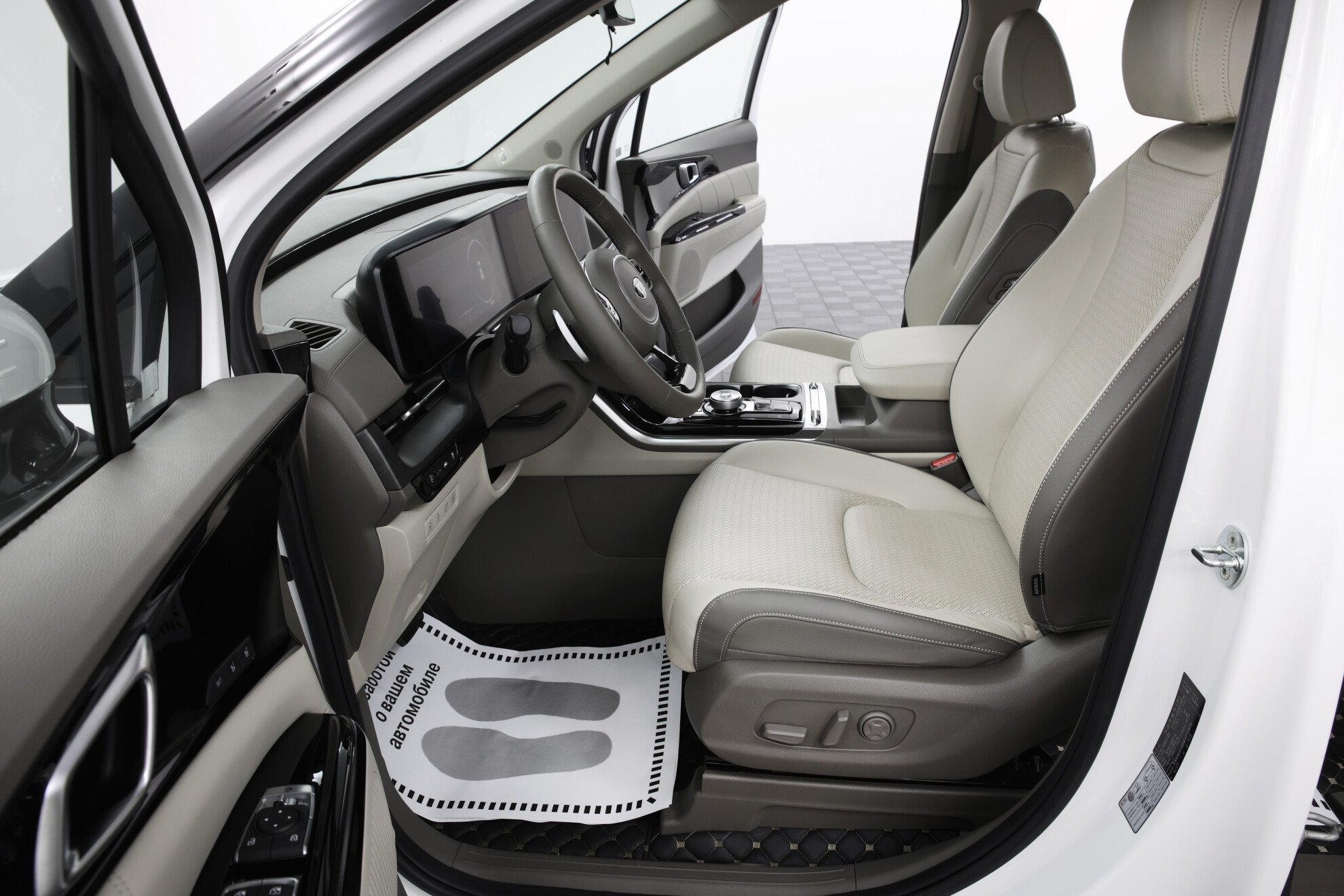 KIA Carnival миниатюра 6