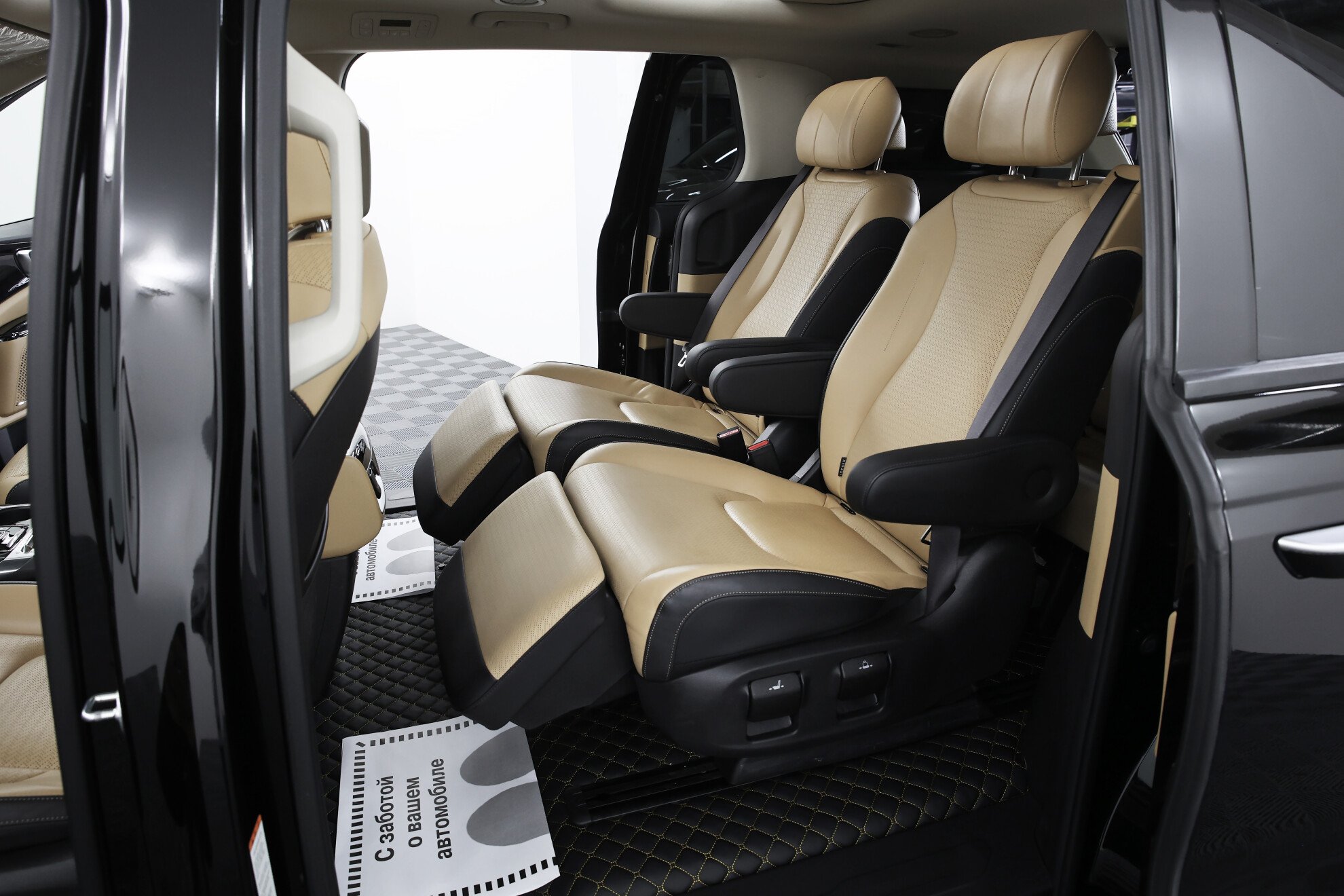 KIA Carnival миниатюра 9