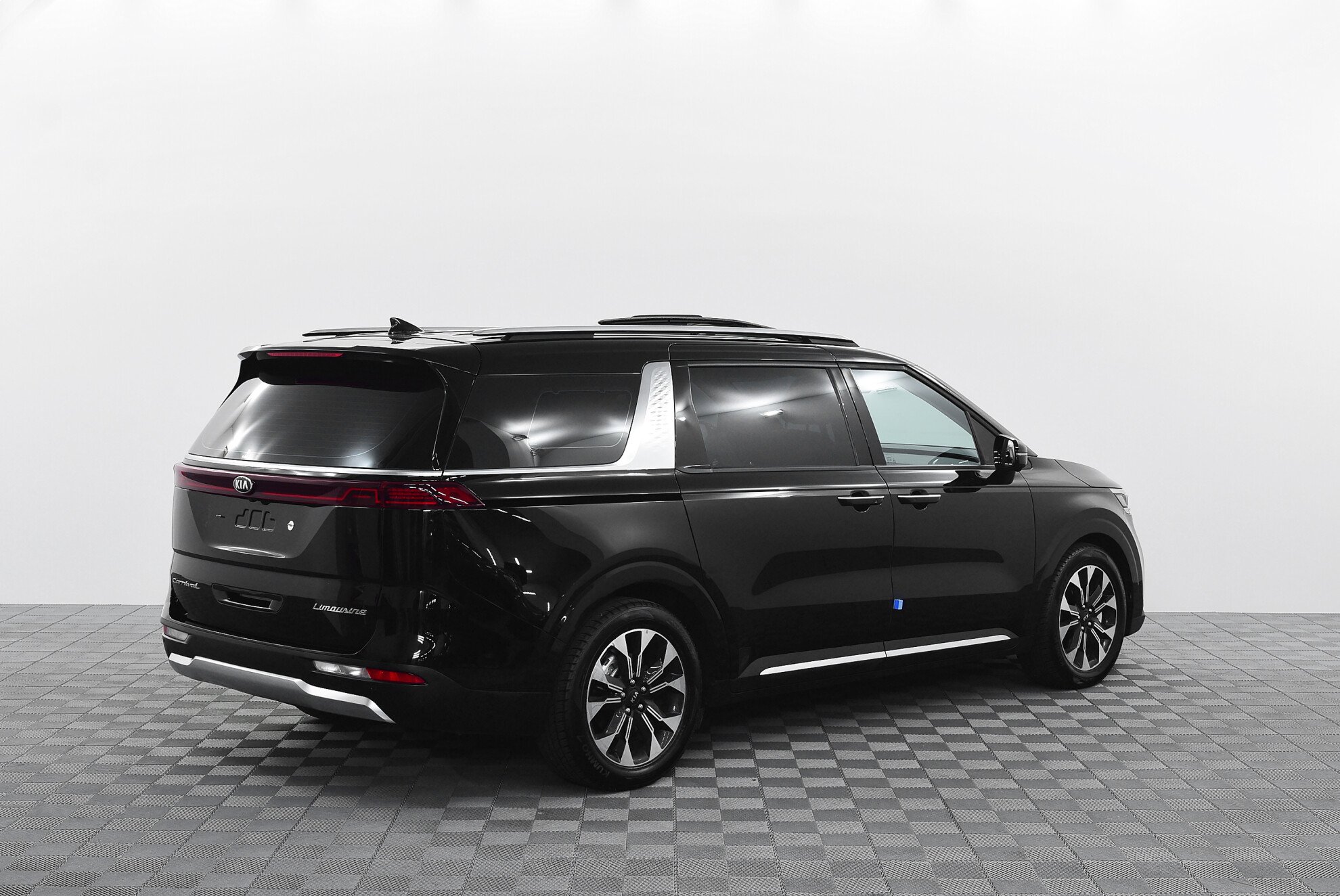 KIA Carnival миниатюра 4