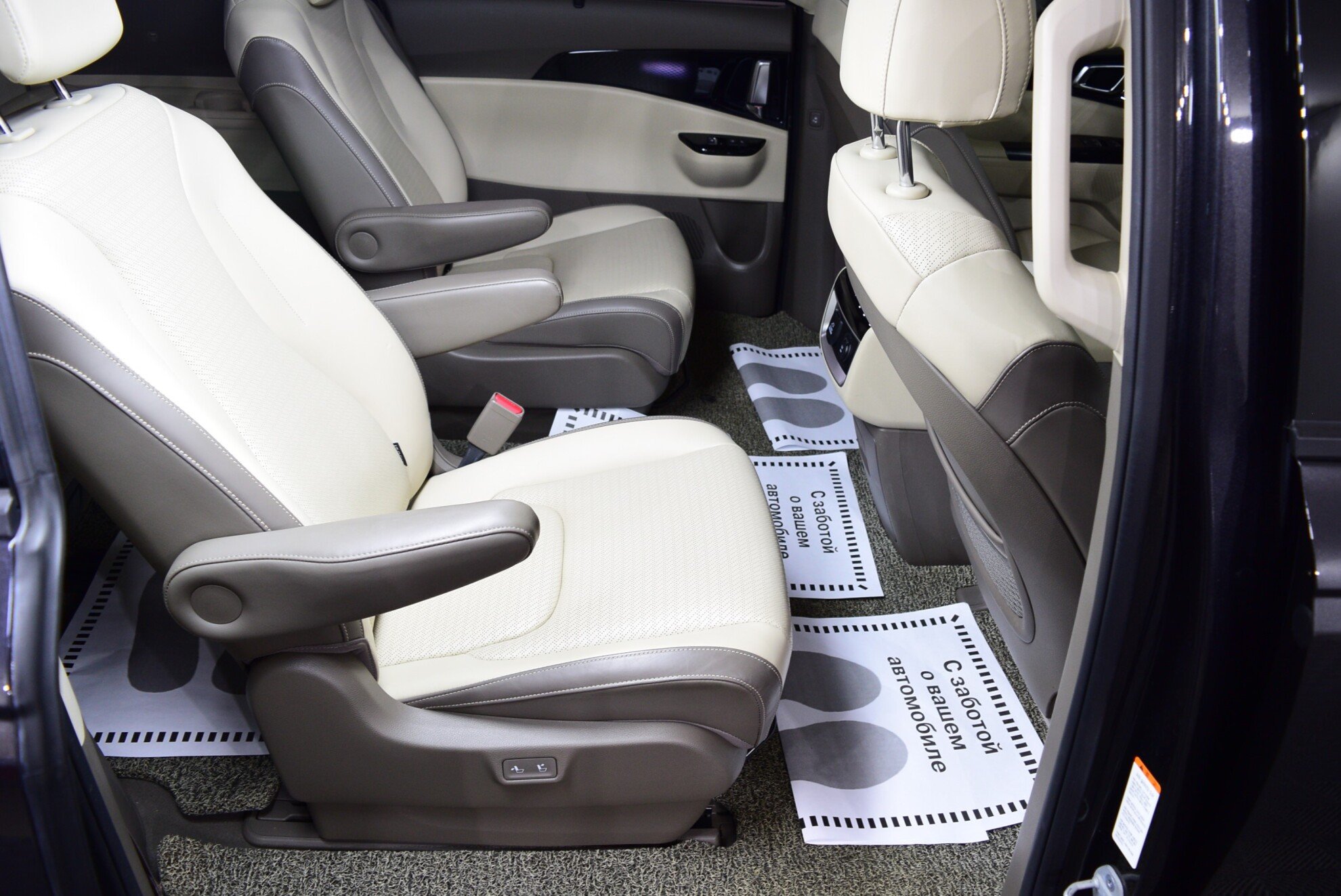 KIA Carnival миниатюра 10