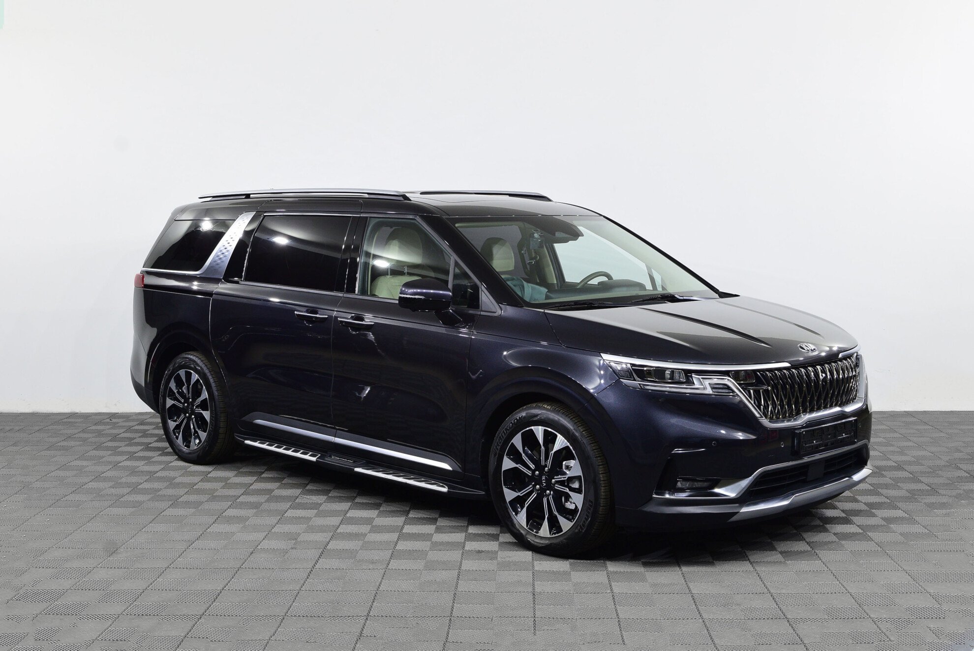 KIA Carnival миниатюра 3