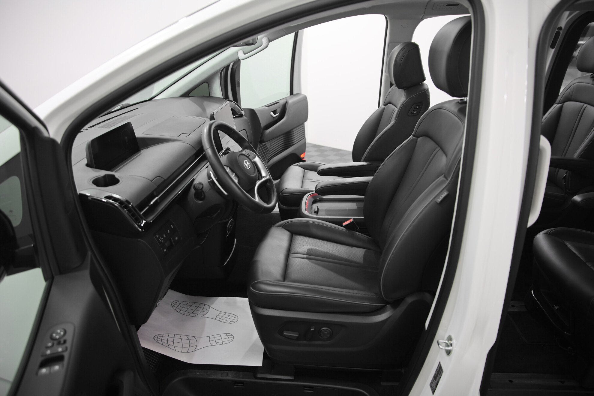 HYUNDAI Staria миниатюра 6