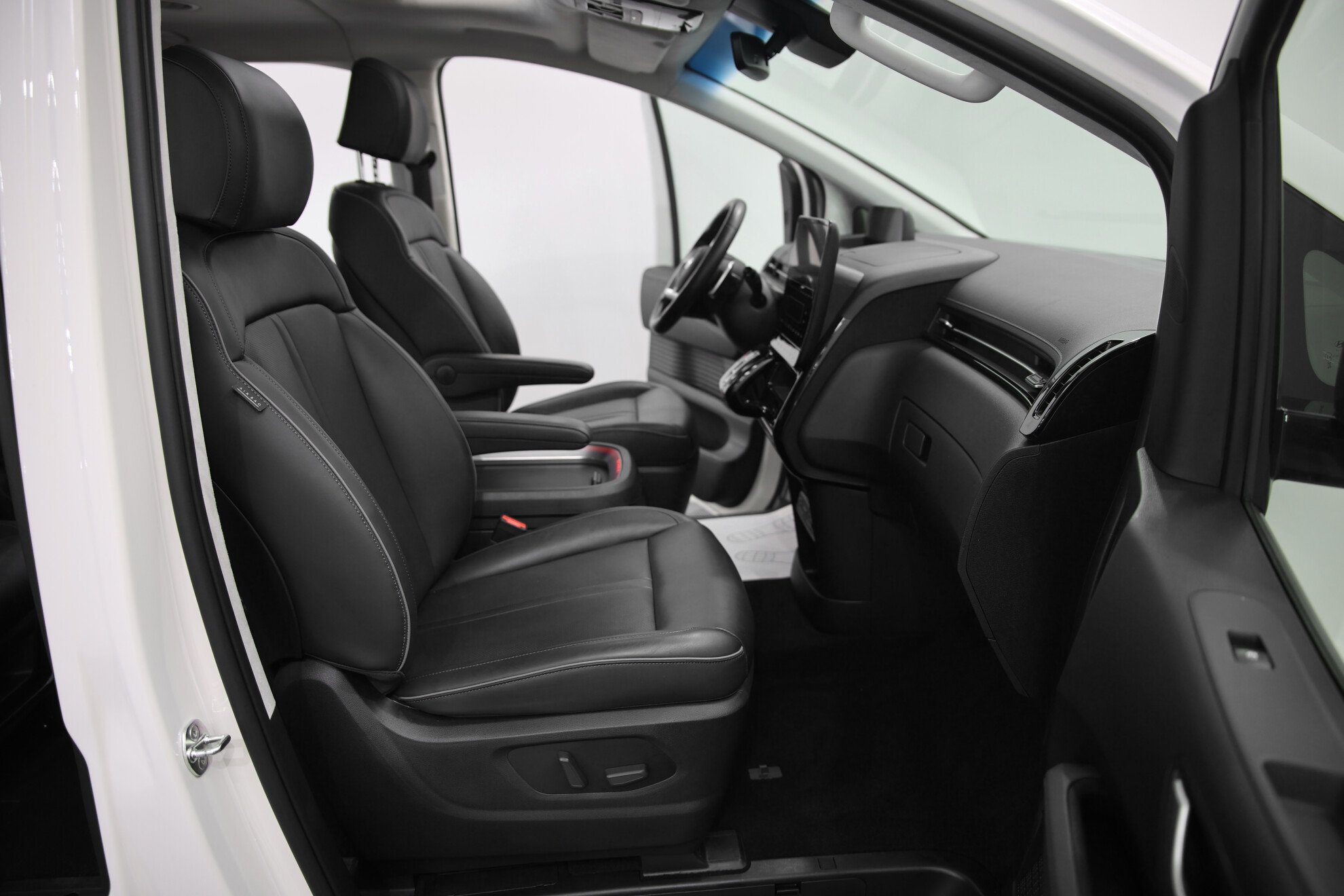 HYUNDAI Staria миниатюра 8