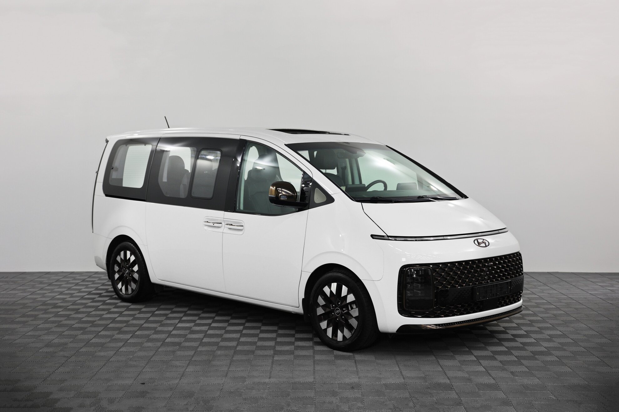 HYUNDAI Staria миниатюра 3