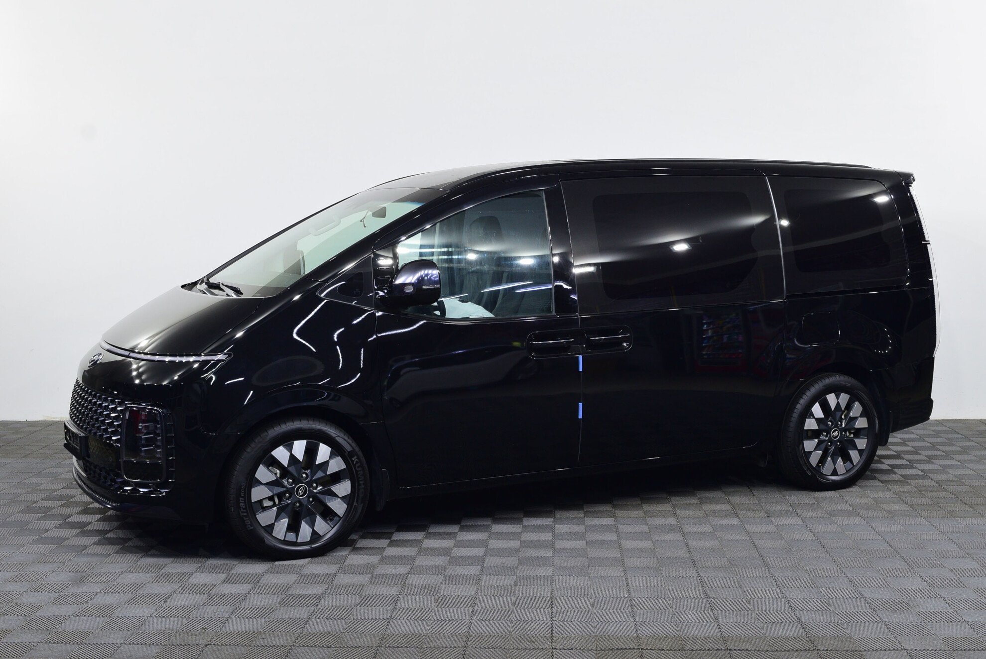 Превью HYUNDAI Staria