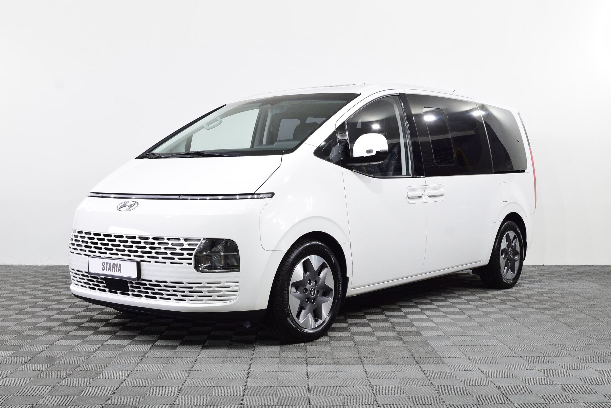 Превью HYUNDAI Staria