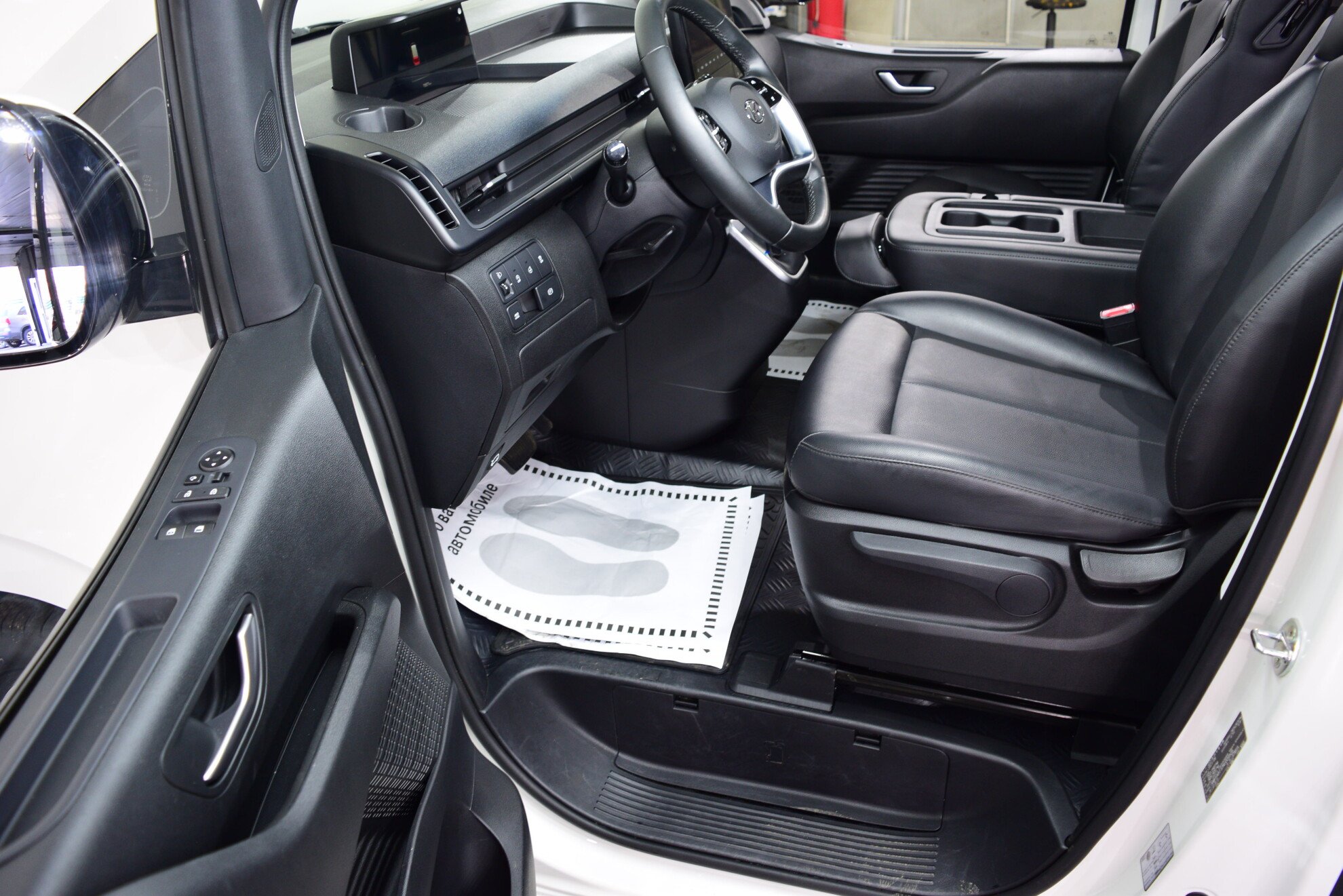 HYUNDAI Staria миниатюра 7