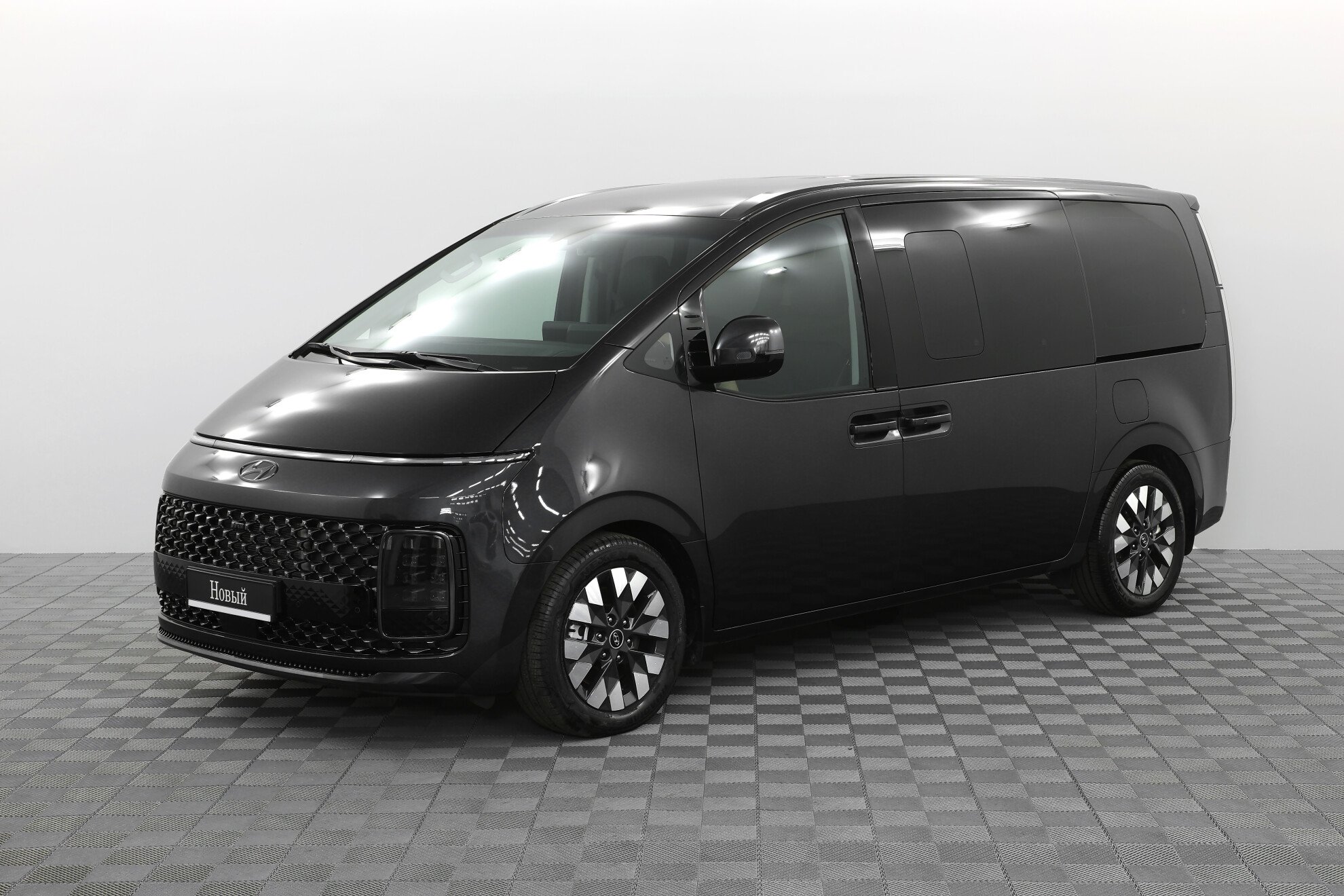 Превью HYUNDAI Staria