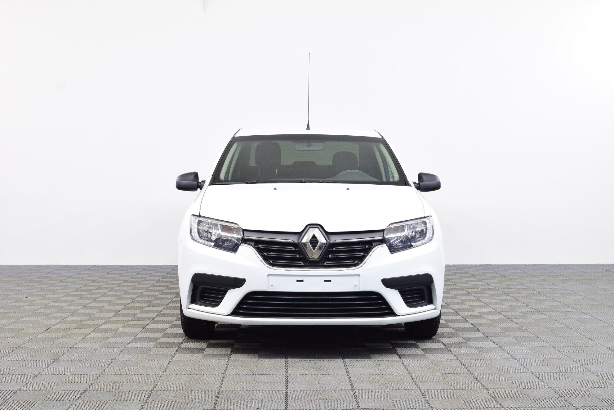 RENAULT Logan миниатюра 2
