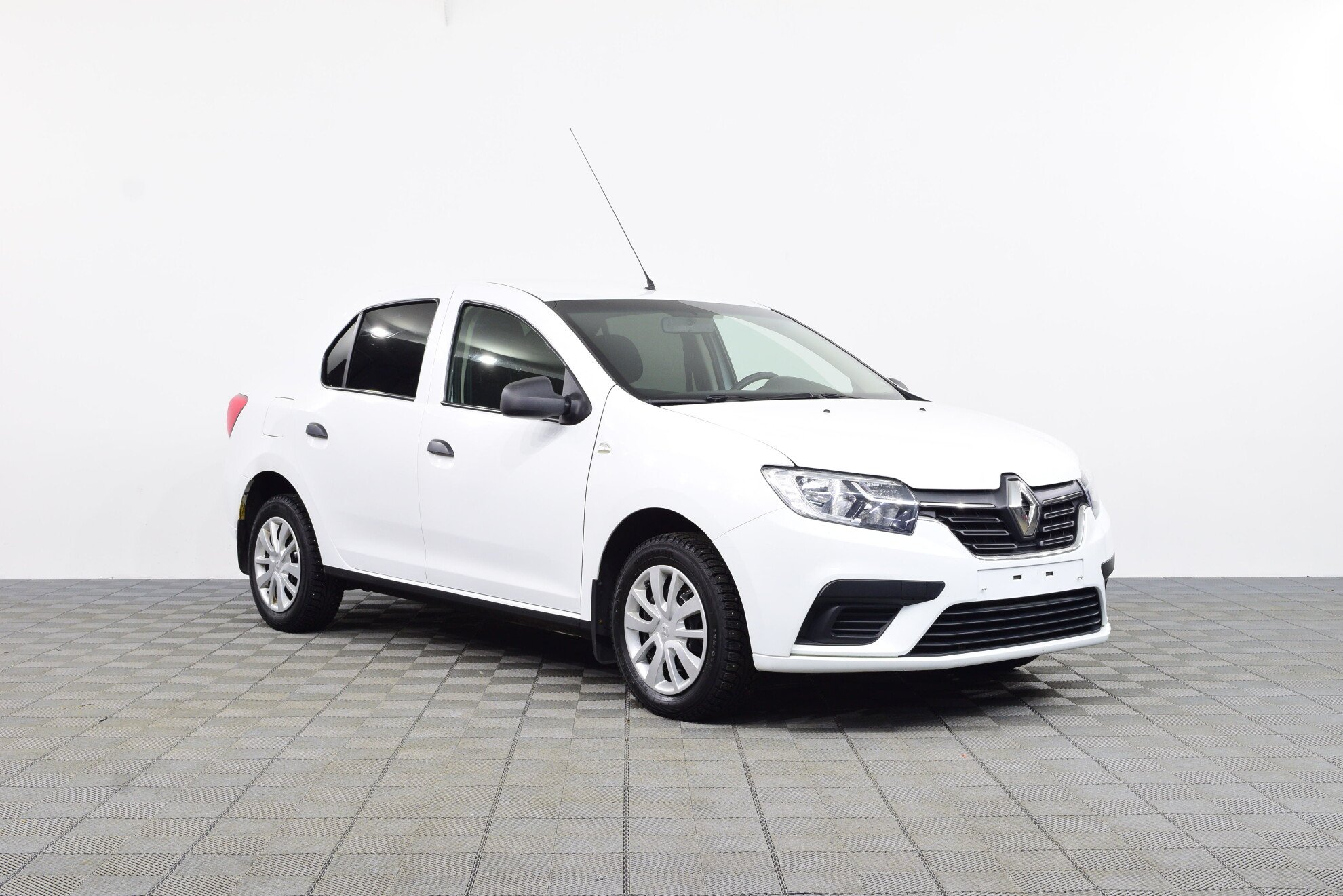RENAULT Logan миниатюра 3