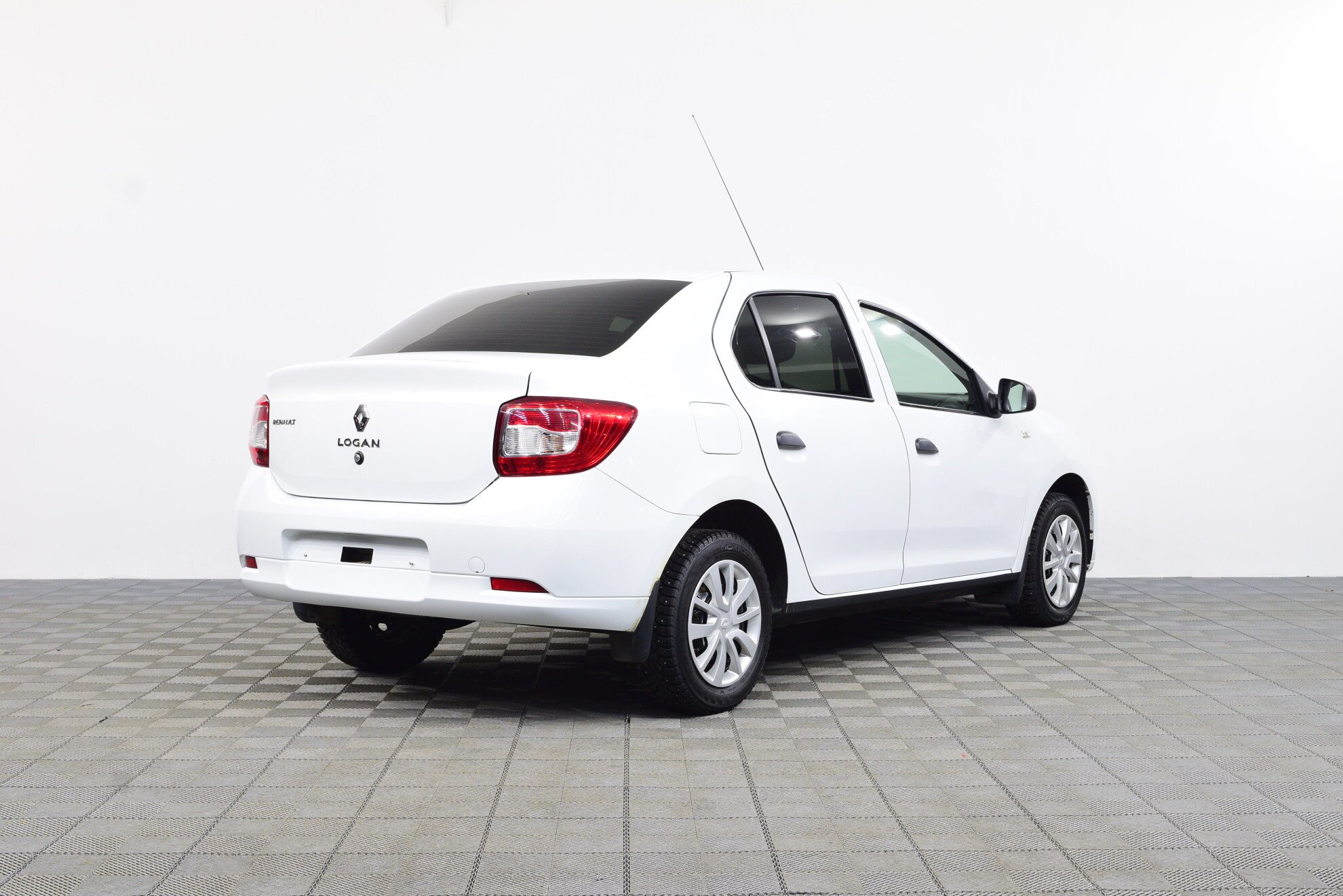 RENAULT Logan миниатюра 4