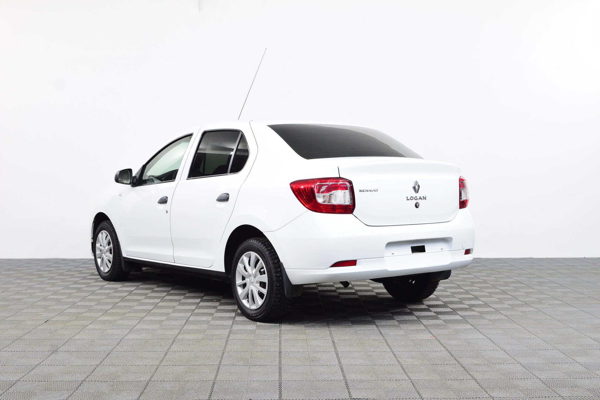RENAULT Logan миниатюра 6