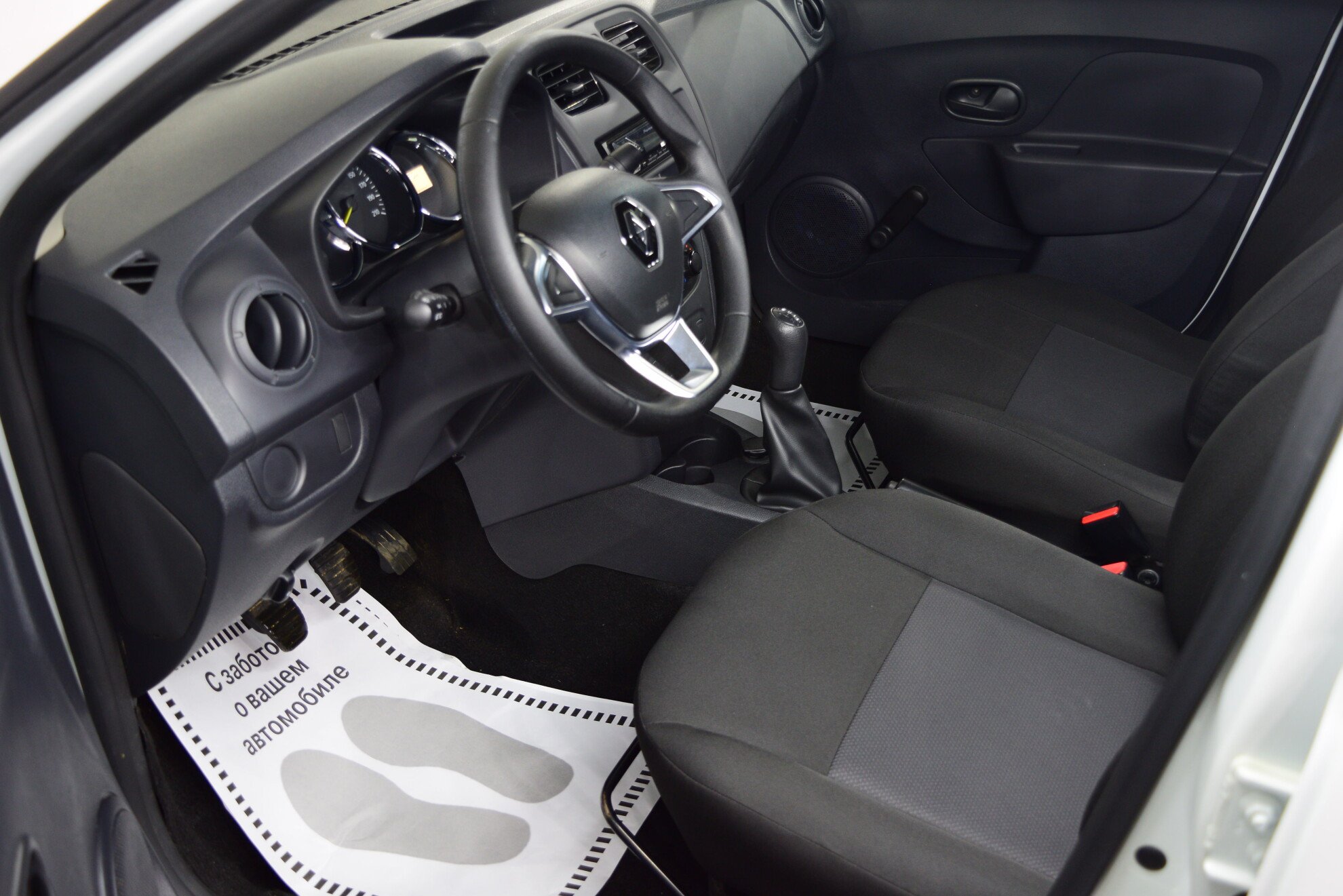 RENAULT Logan миниатюра 7