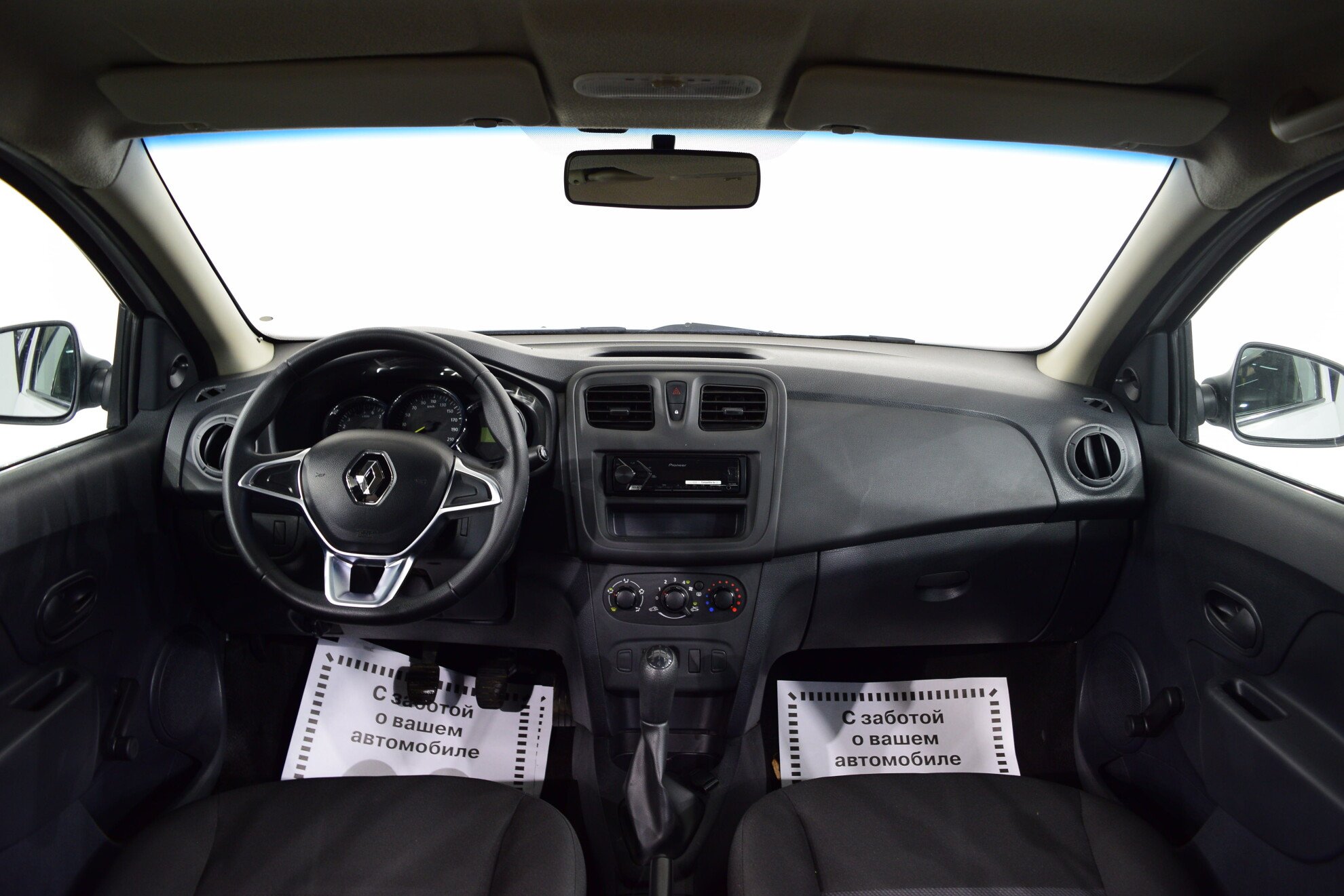 RENAULT Logan миниатюра 8