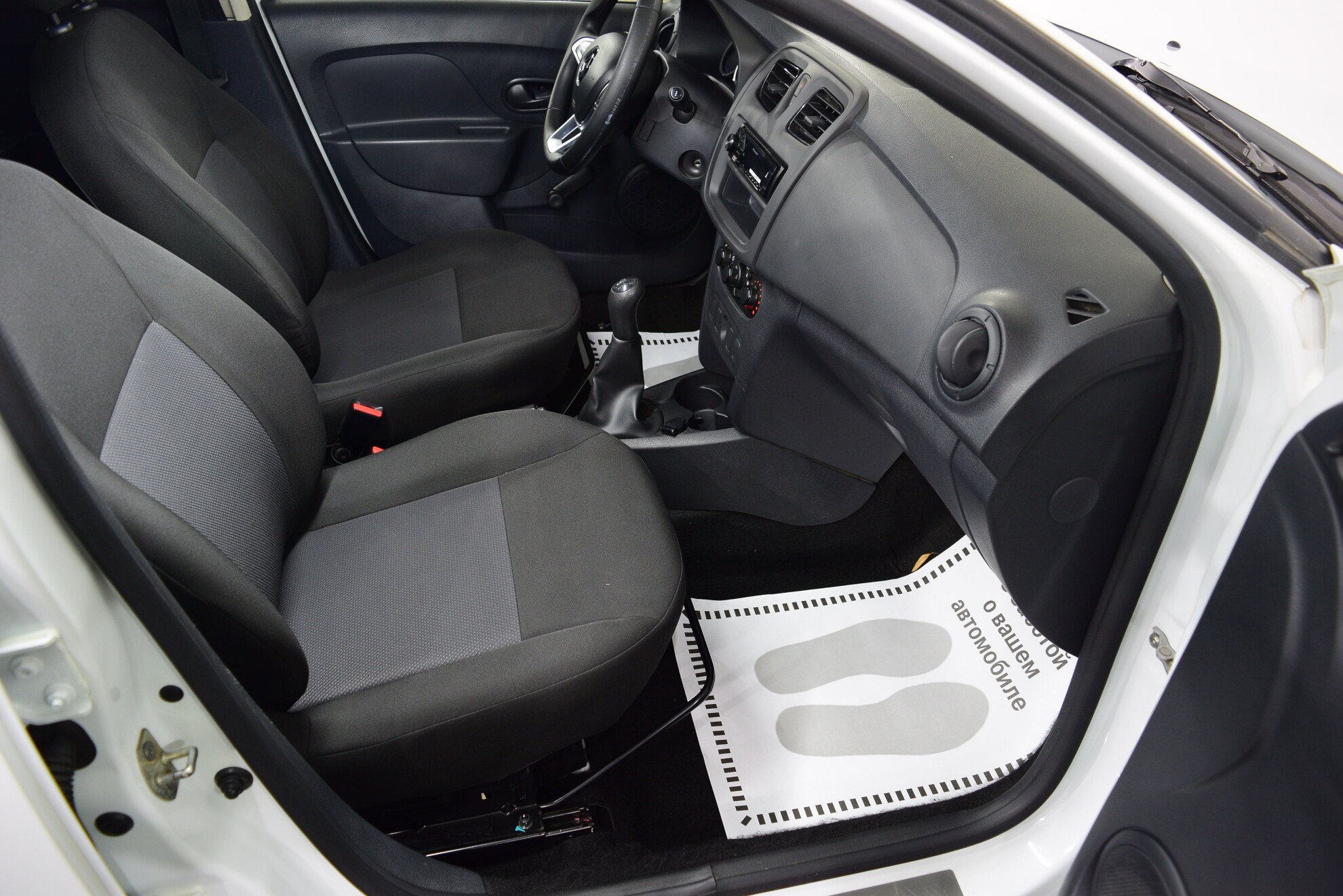 RENAULT Logan миниатюра 9