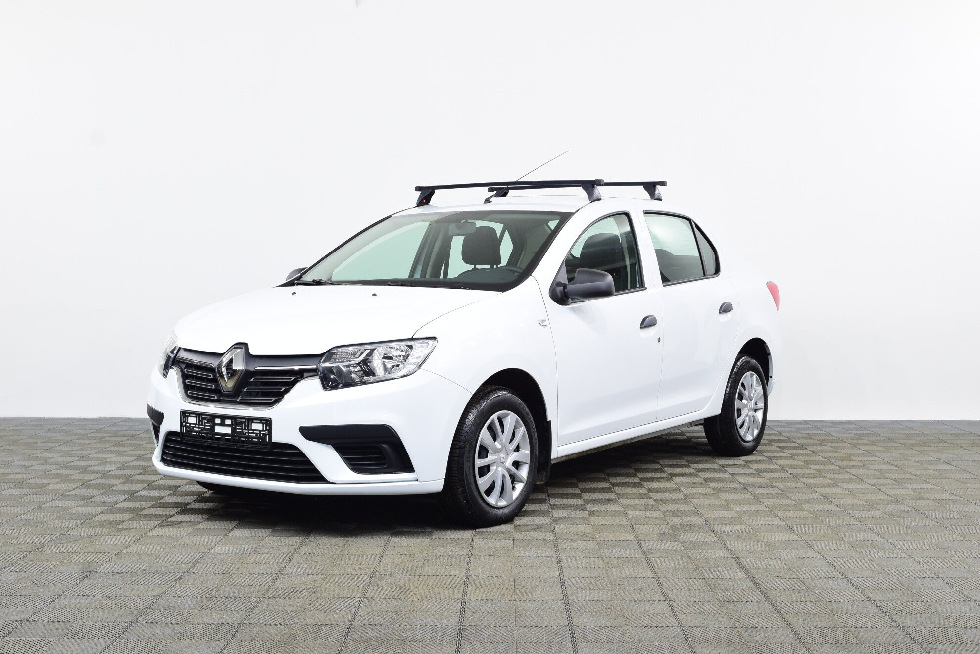 Превью RENAULT Logan