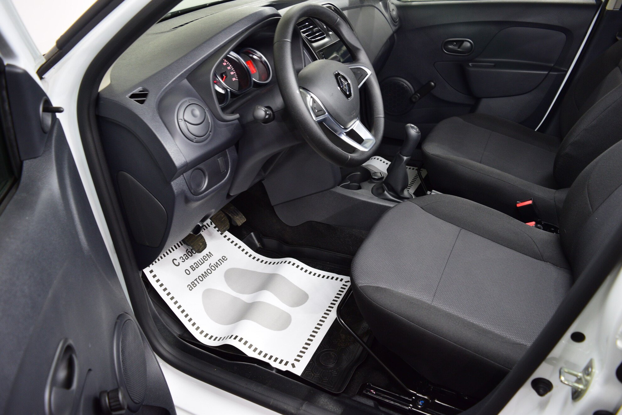 RENAULT Logan миниатюра 7
