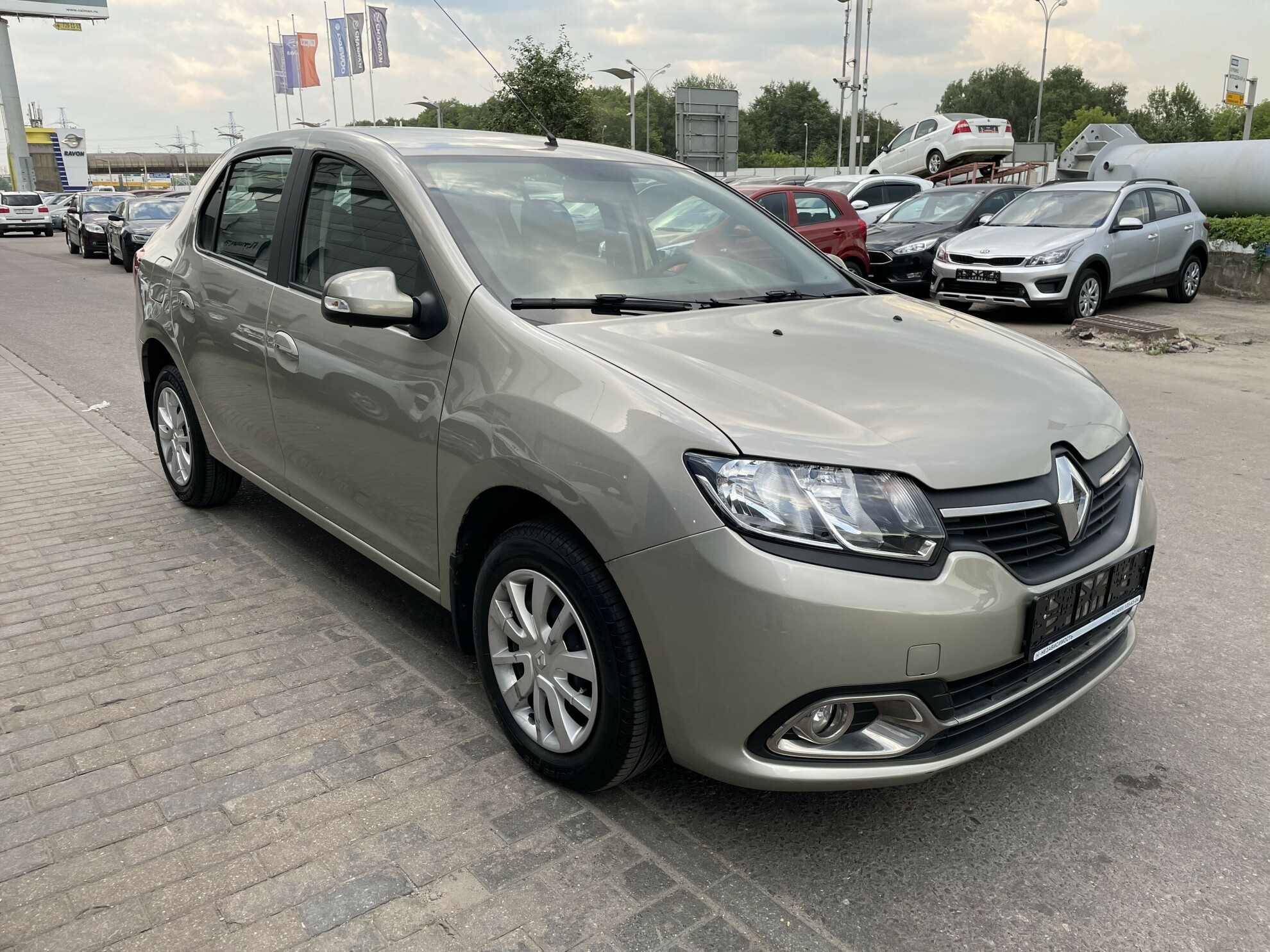 RENAULT Logan миниатюра 3