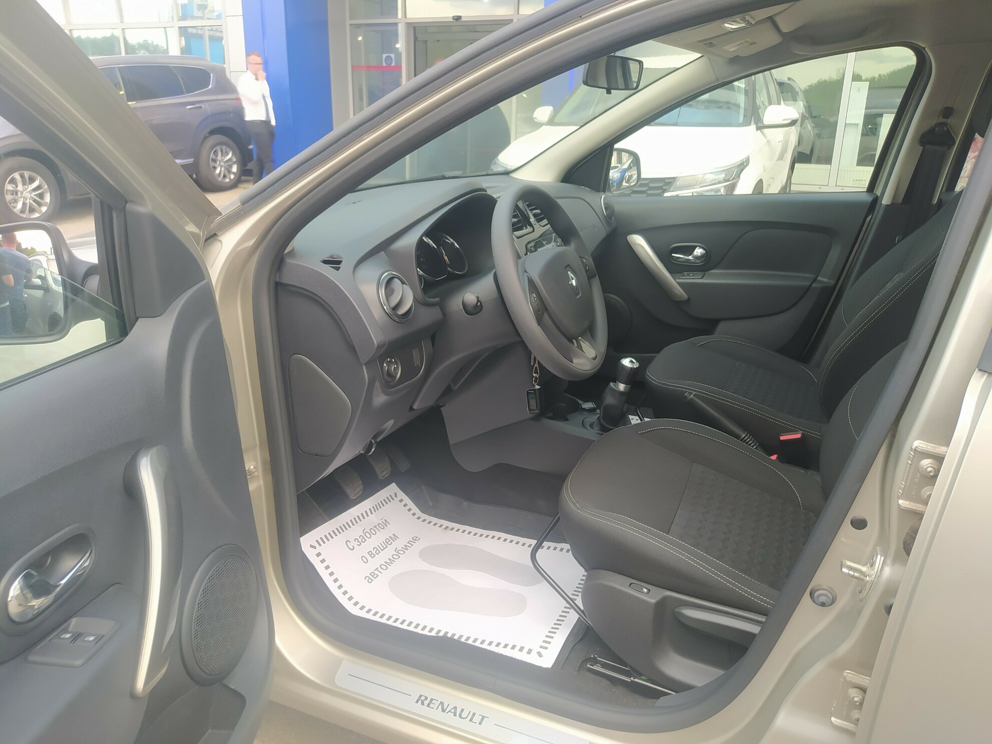 RENAULT Logan миниатюра 6