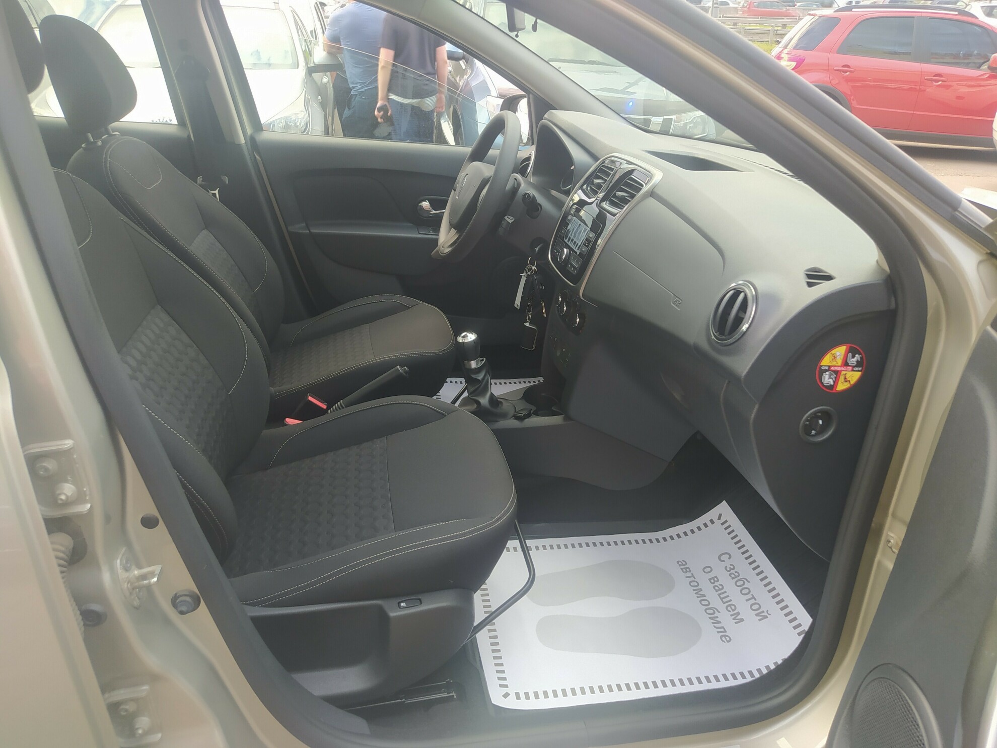 RENAULT Logan миниатюра 8