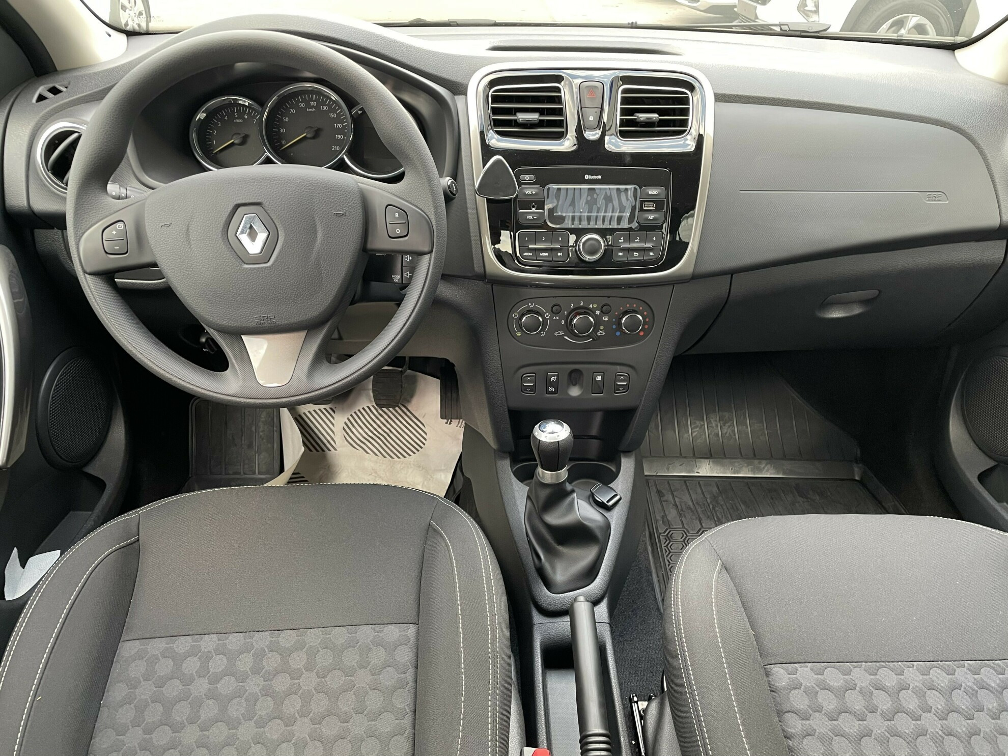RENAULT Logan миниатюра 7