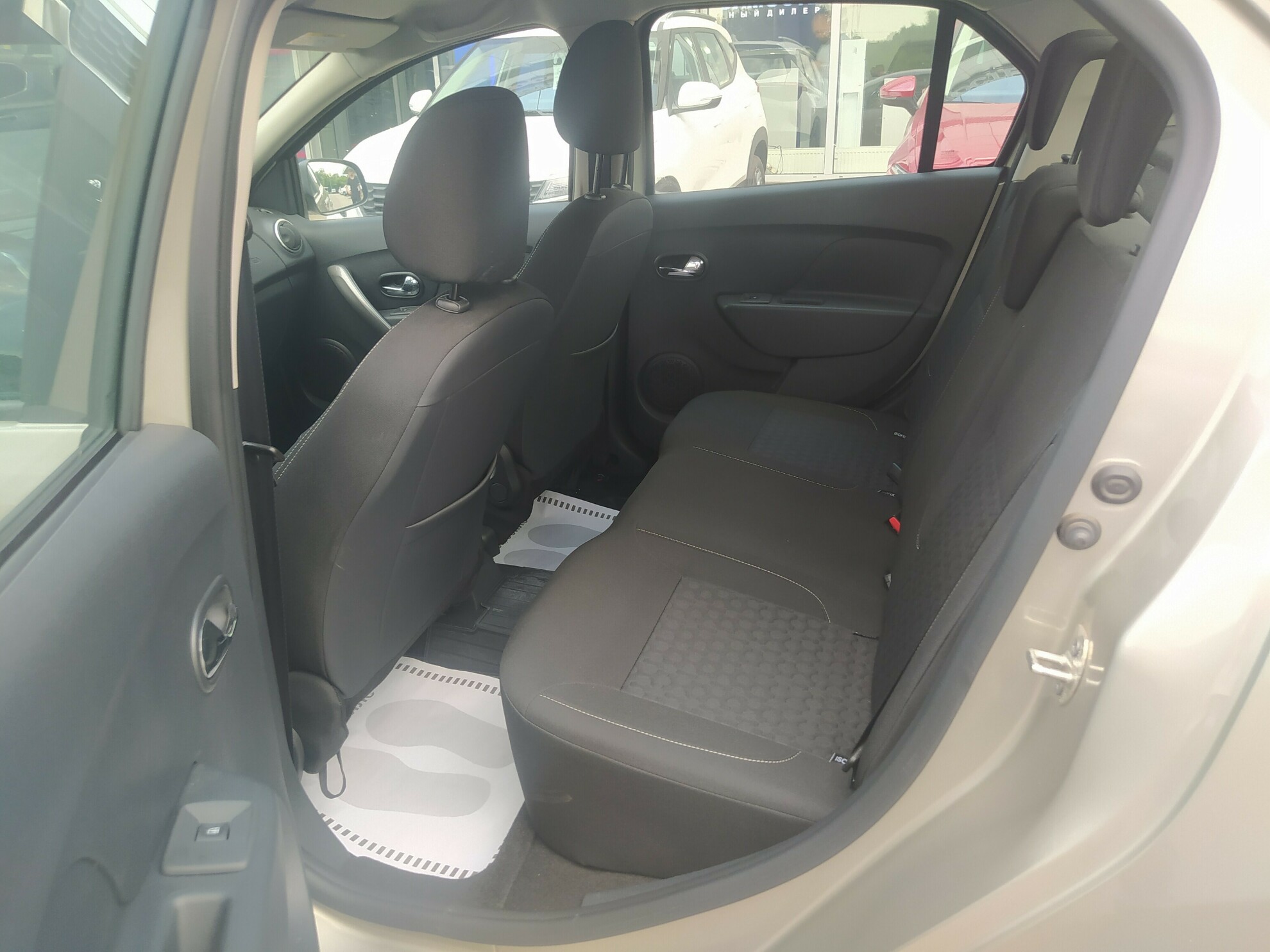 RENAULT Logan миниатюра 9