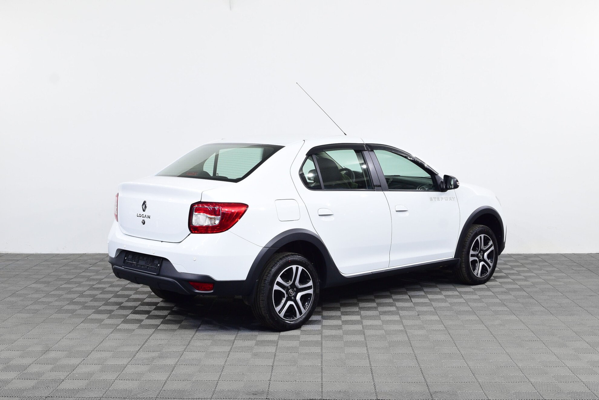 RENAULT Logan Stepway миниатюра 4