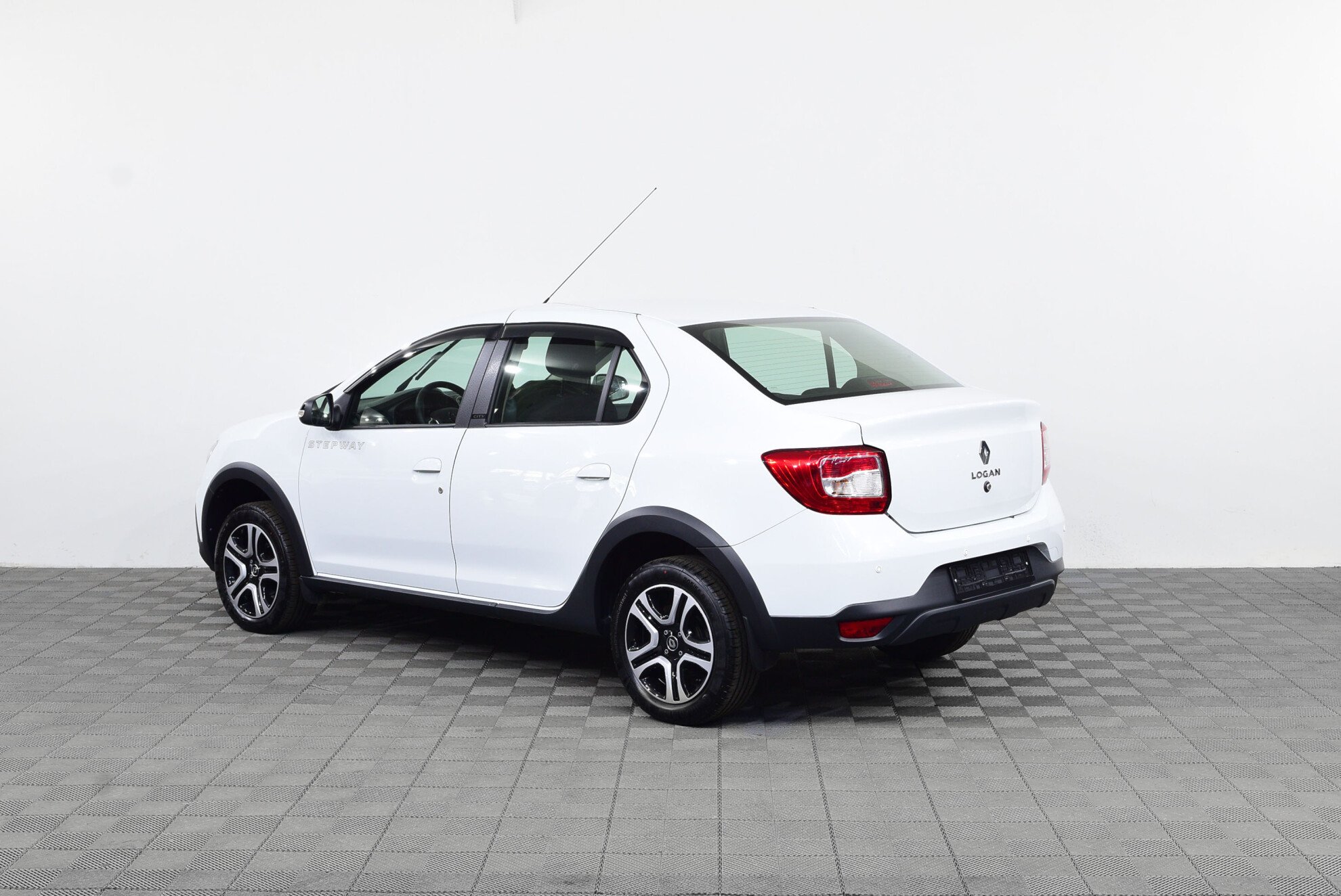 RENAULT Logan Stepway миниатюра 5