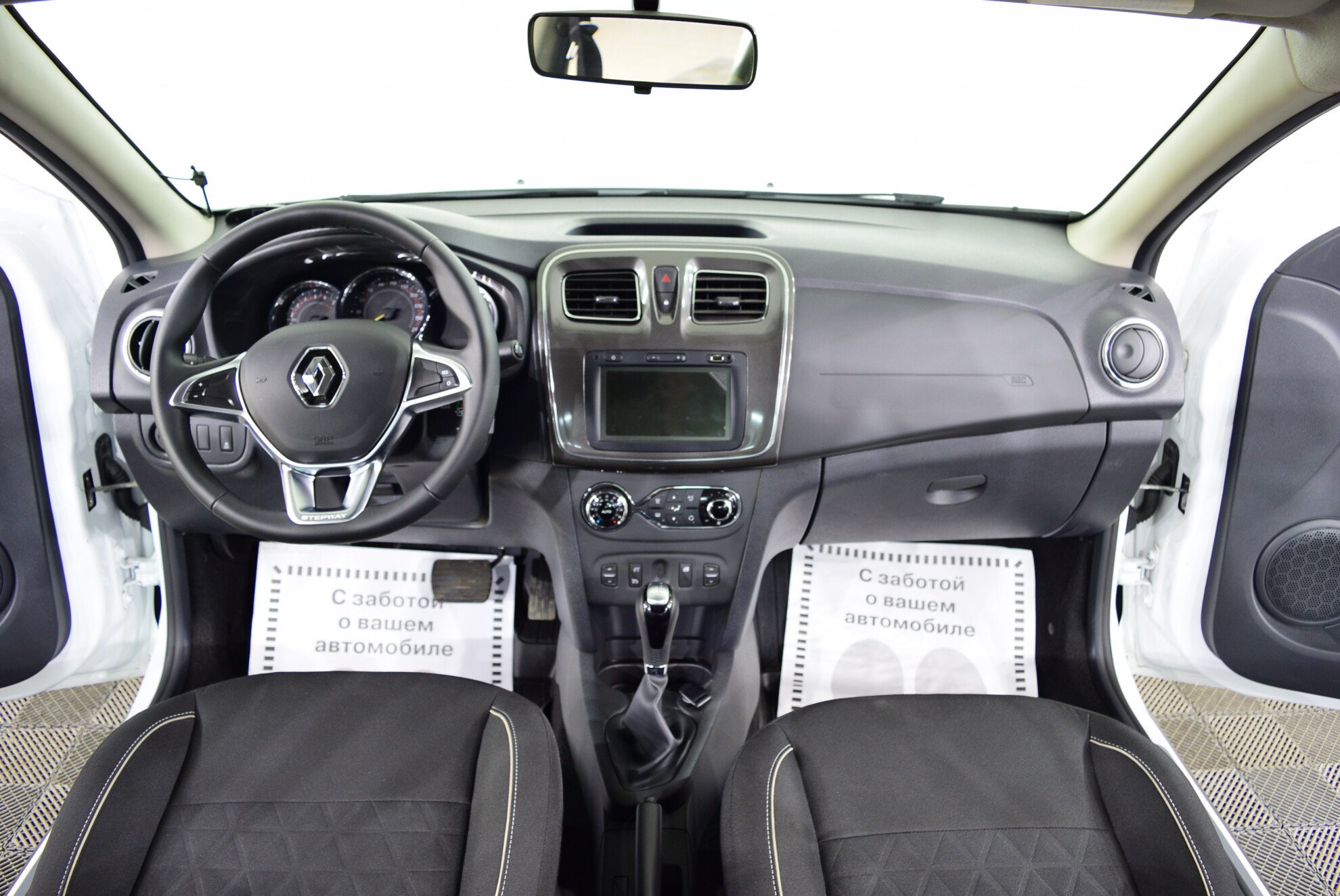 RENAULT Logan Stepway миниатюра 7